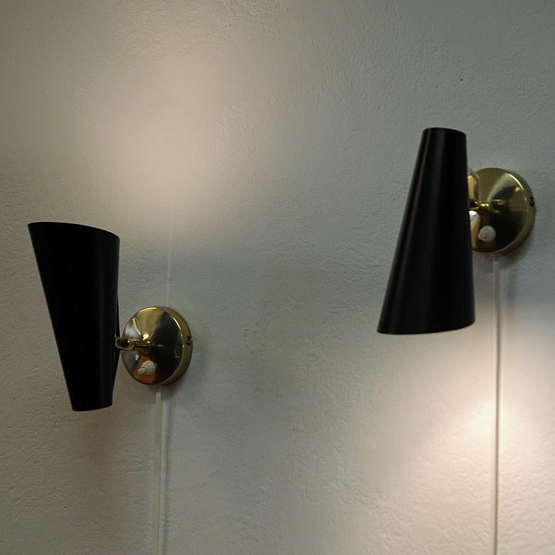 The Birdie is a modernist style lamp designed 1952 by Birger Dahl for Sønnico, Norway. These wall lamps have a cone shape and are made of black painted metal and brass fixings. Perfect on the wall in every room.
In 1954 the table lamp of the