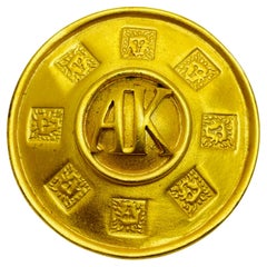 AK ANNE KLEIN, broche de défilé signée en or mat avec logo de tête de lion