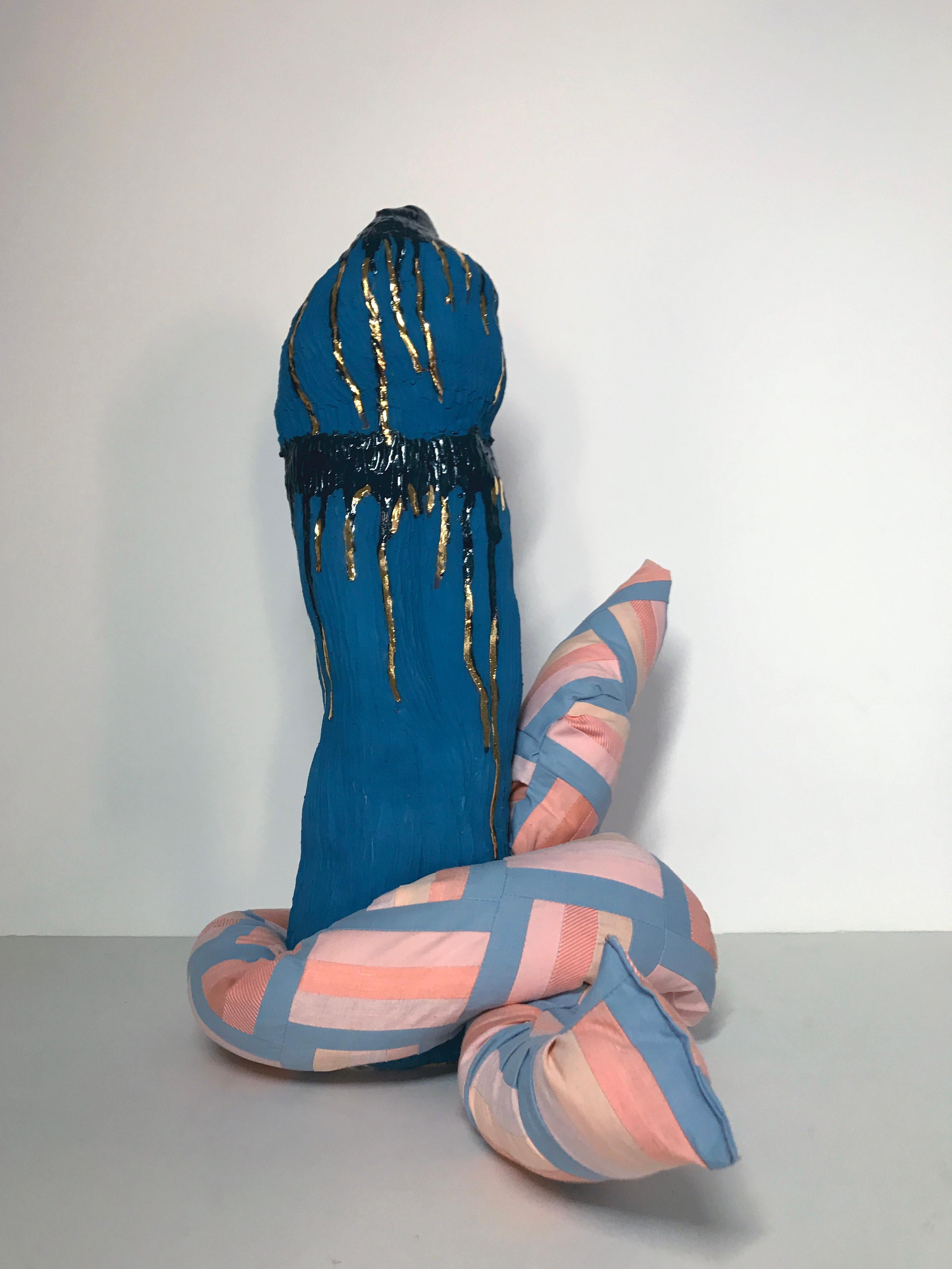Sculpture en céramique et textile : « N° 2 » - Or Abstract Sculpture par Ak Jansen