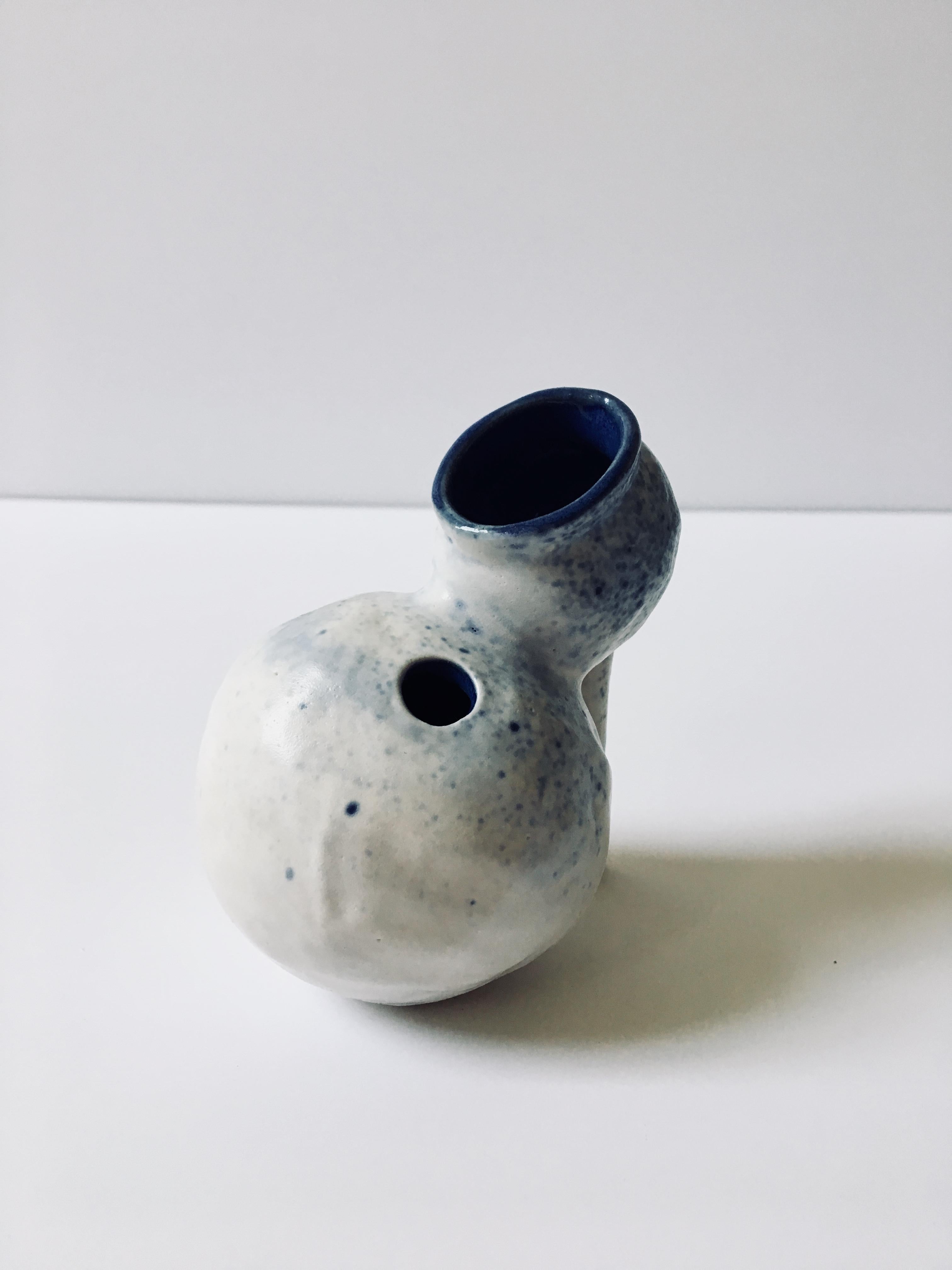 Sculpture ceramic vessels: 'Creature Small 'No. 6' - Gray Abstract Sculpture by Ak Jansen
