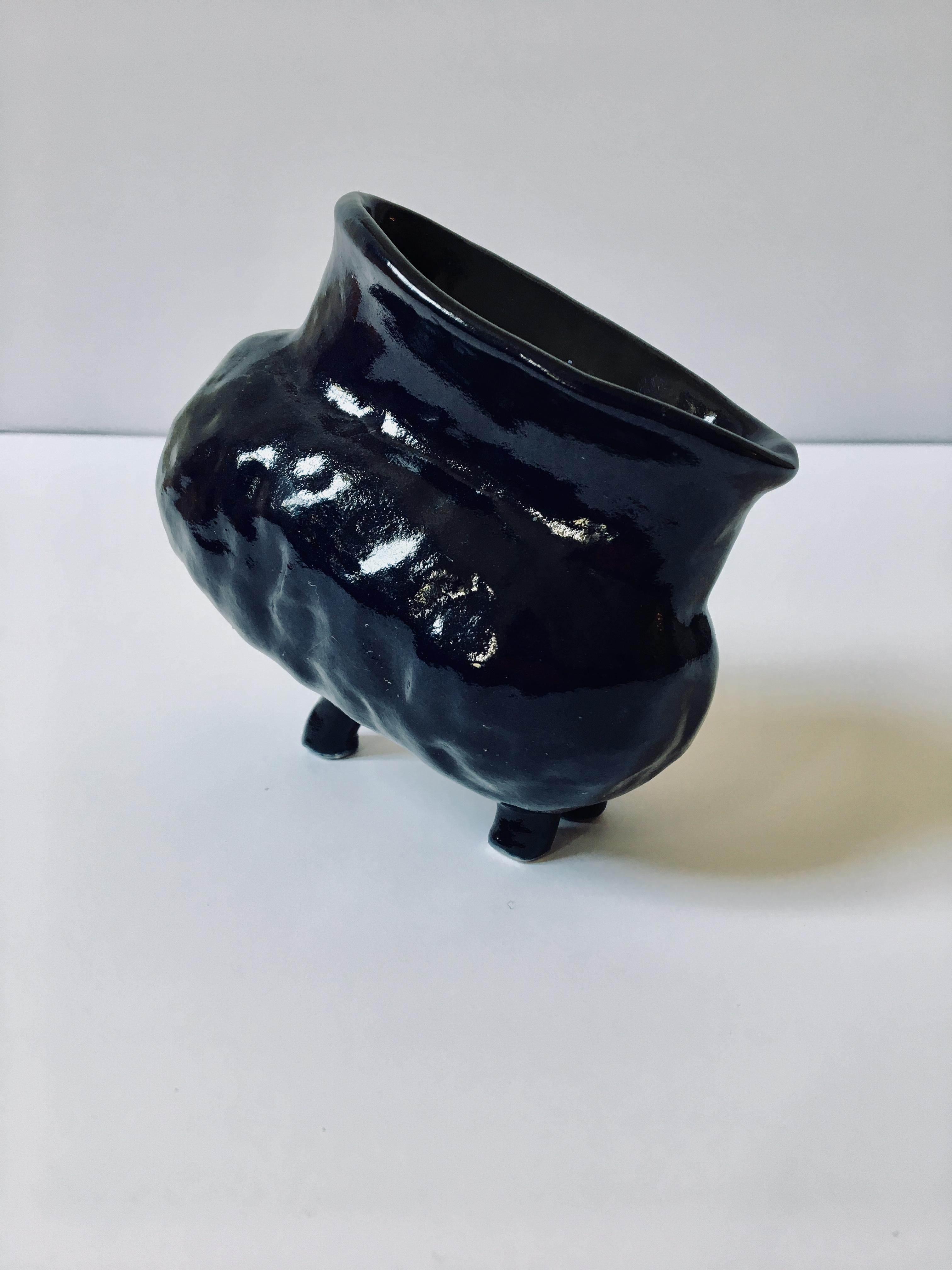 Small ceramic vessel: 'No. 3' - Contemporary Sculpture by Ak Jansen