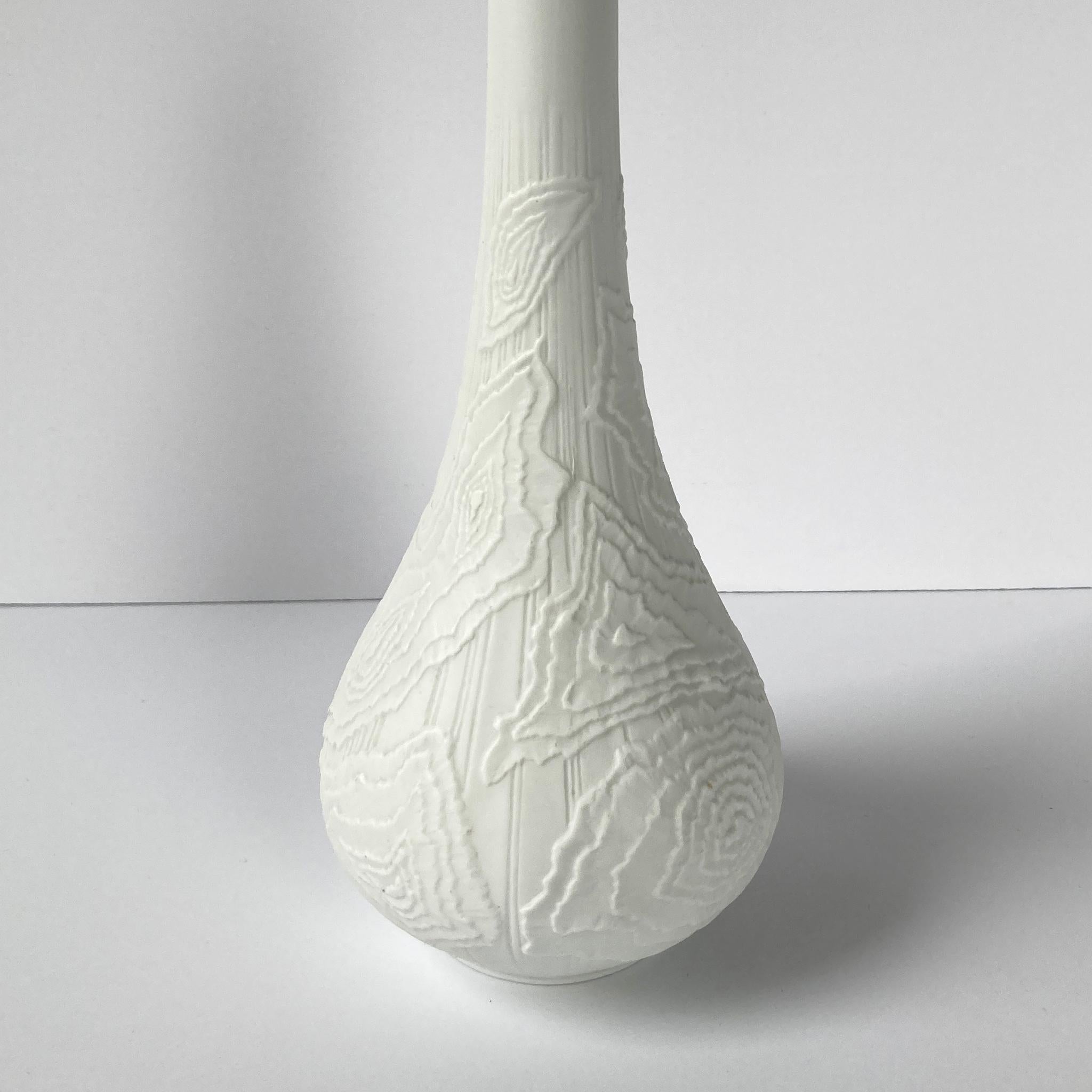 AK Kaiser Textured White Bisque Vase, 1970s In Good Condition For Sale In New York, NY