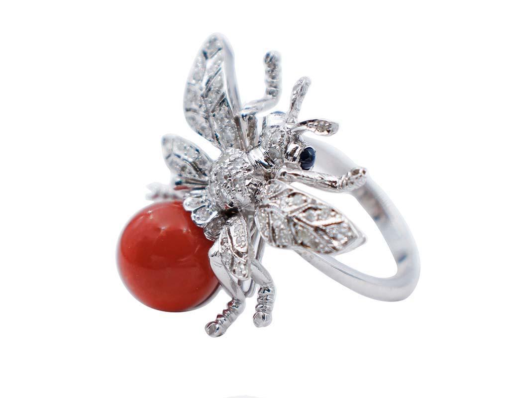 SHIPPING POLICY:
No additional costs will be added to this order.
Shipping costs will be totally covered by the seller (customs duties included).


Fantastic ring in 14 kt white gold structure, with a design representing a bee  embellished with