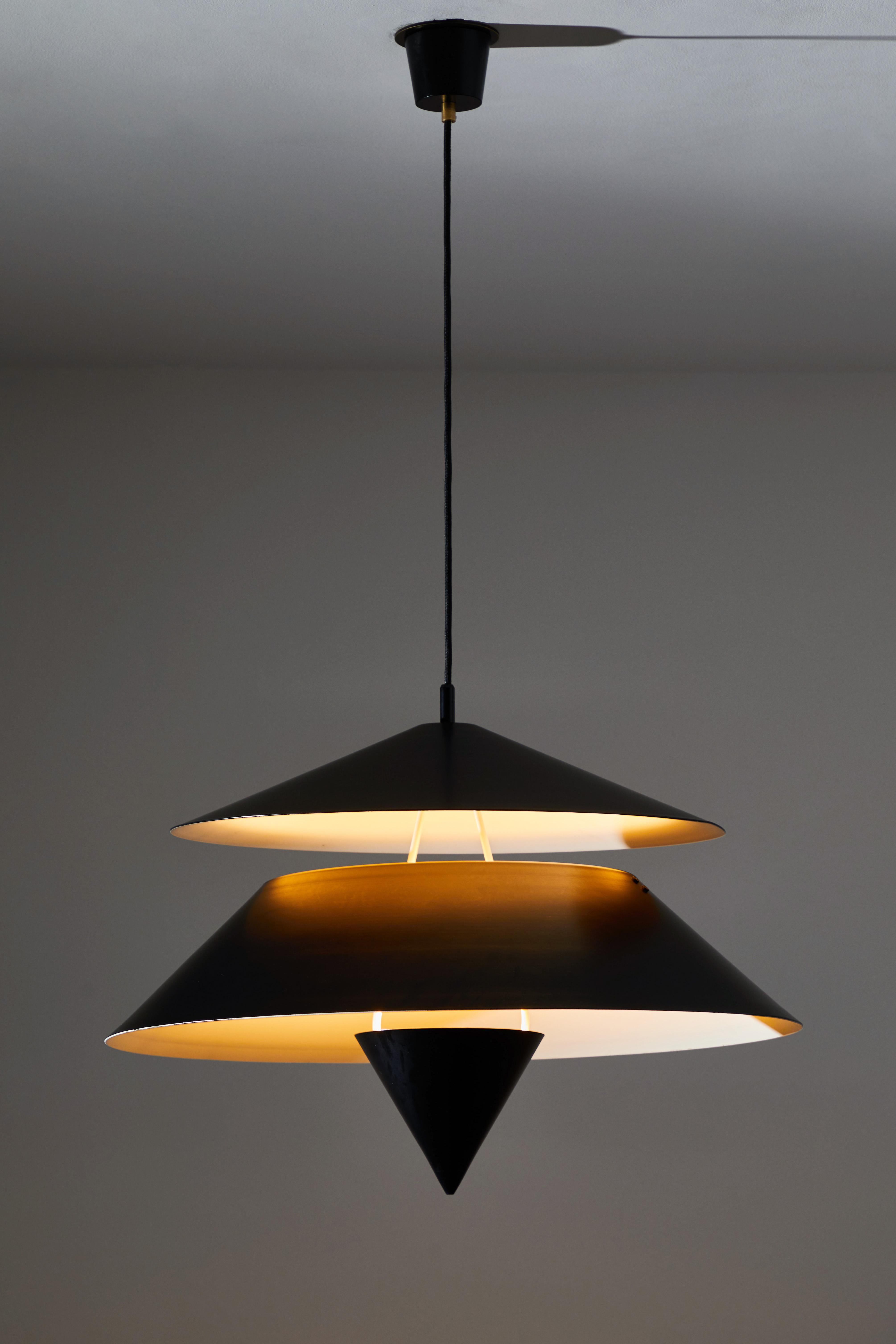 Akaari suspension light by Vico Magistretti for Oluce. Designed and manufactured in Italy, 1985. Enameled aluminum and metal. Provides uplight and downlight. Original canopy. Rewired for U.S. junction boxes. Takes two E27 75w maximum bulbs. Bulbs