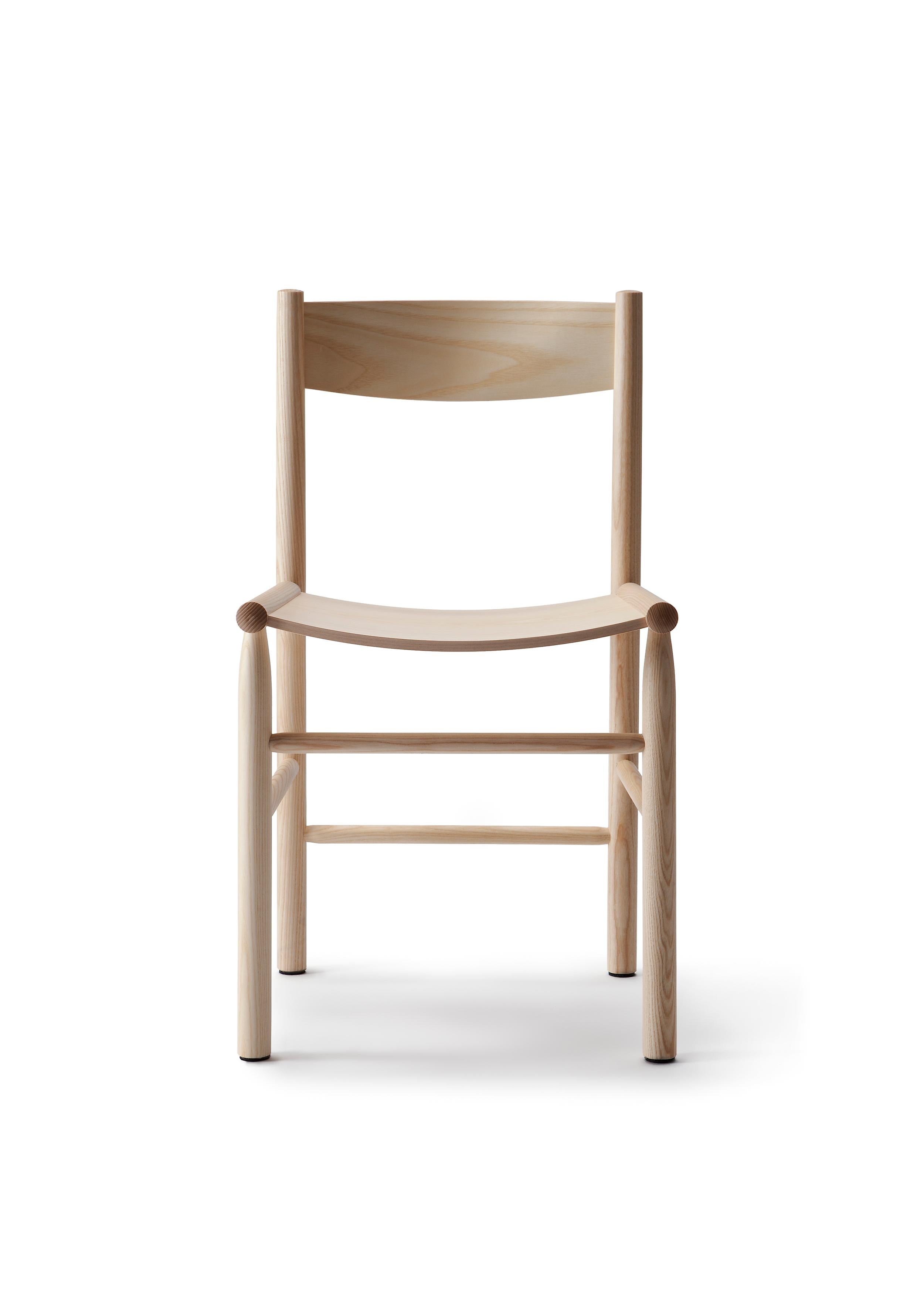 The light Akademia chair is designed by Wesley Walters and Salla Luhtasela in 2019. As the name suggests, the Akademia chair was the result of Wesley Walter’s Master’s Thesis work at Aalto University, Helsinki. The young designer, one-half of the