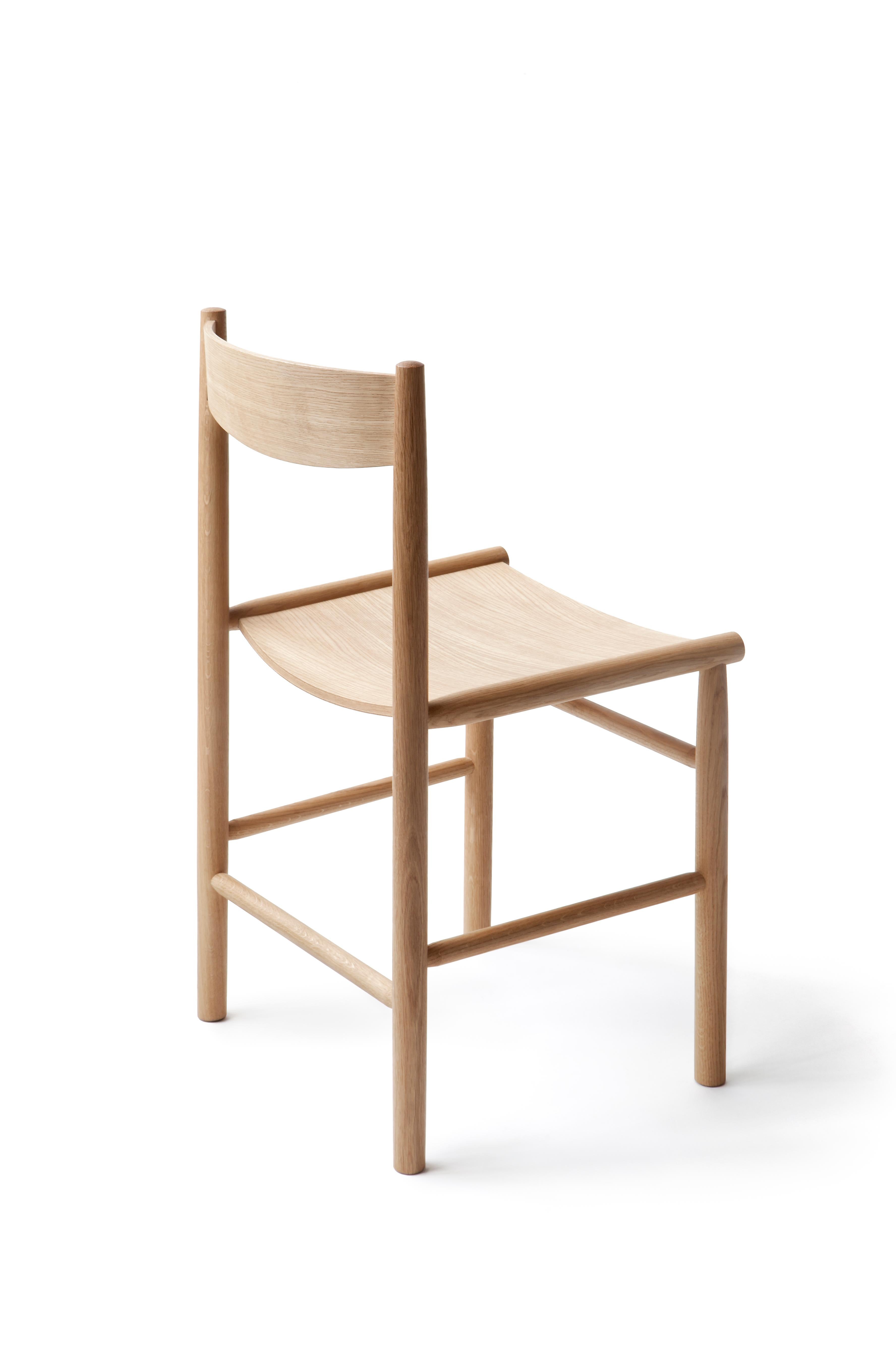 The light Akademia chair is designed by Wesley Walters and Salla Luhtasela in 2019. As the name suggests, the Akademia chair was the result of Wesley Walter’s Master’s Thesis work at Aalto University, Helsinki. The young designer, one half of the