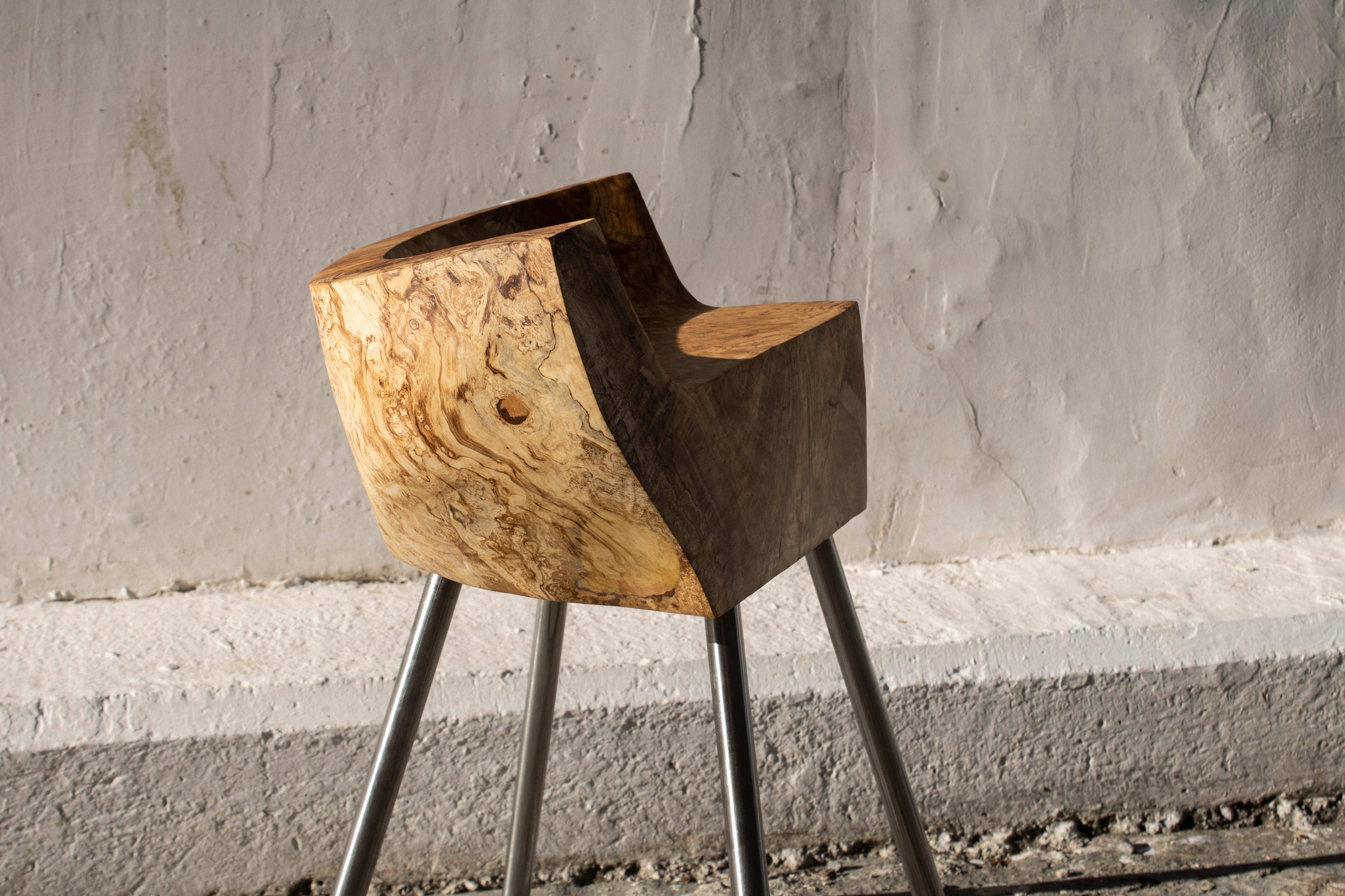 Akalie-Stuhl von Woody Fidler im Zustand „Neu“ im Angebot in Geneve, CH
