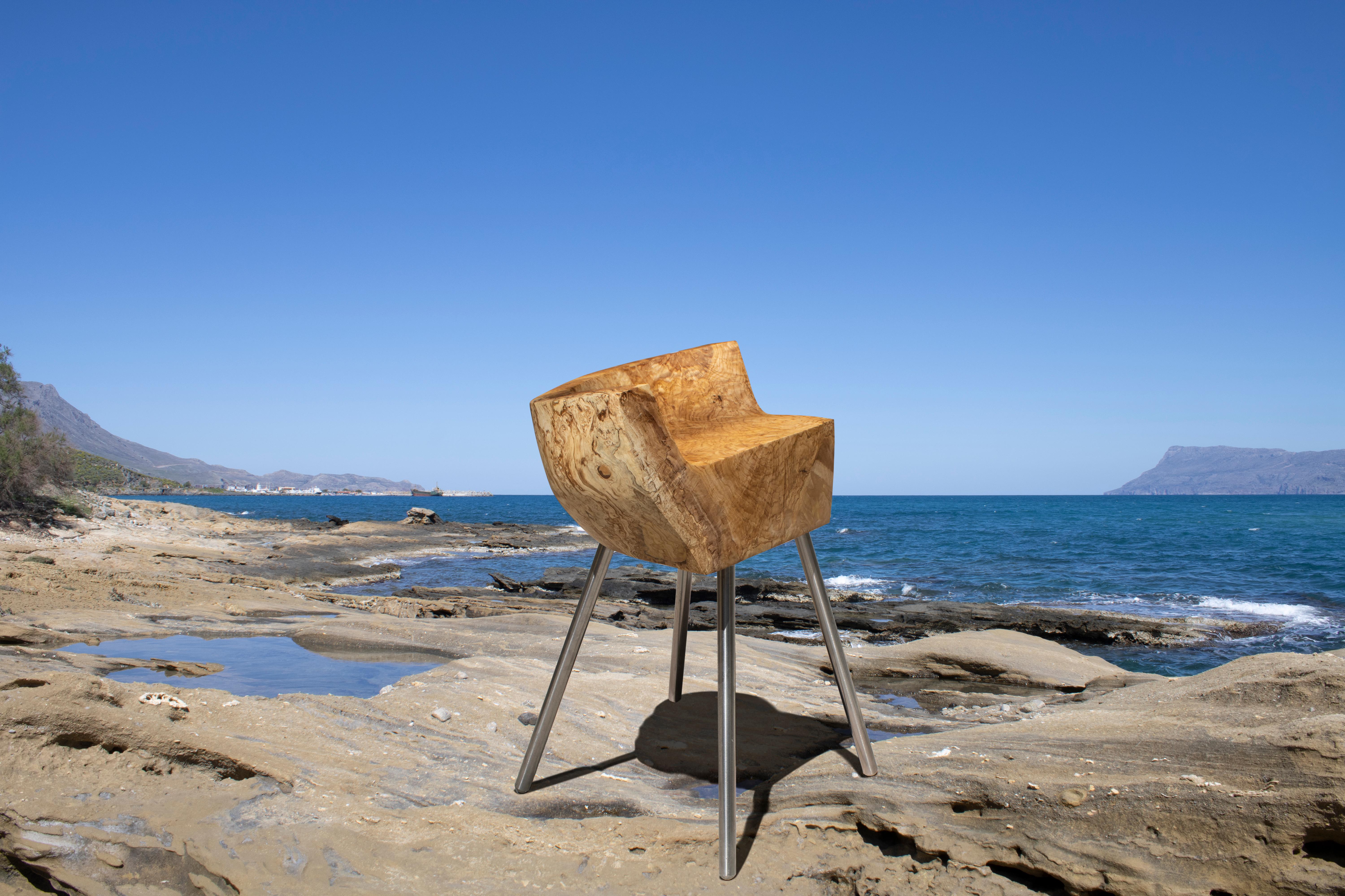 Akalie-Stuhl von Woody Fidler (Olivenholz) im Angebot