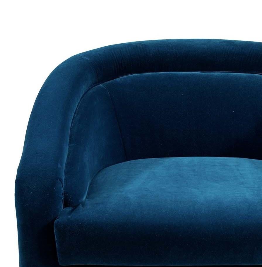 Elegant and timeless, this armchair is a superb addition to a classic or modern interior. Its silhouette and finishes evoke the charm and sophistication of Art Deco style, while its soft and enveloping shape will make it an instant favorite for
