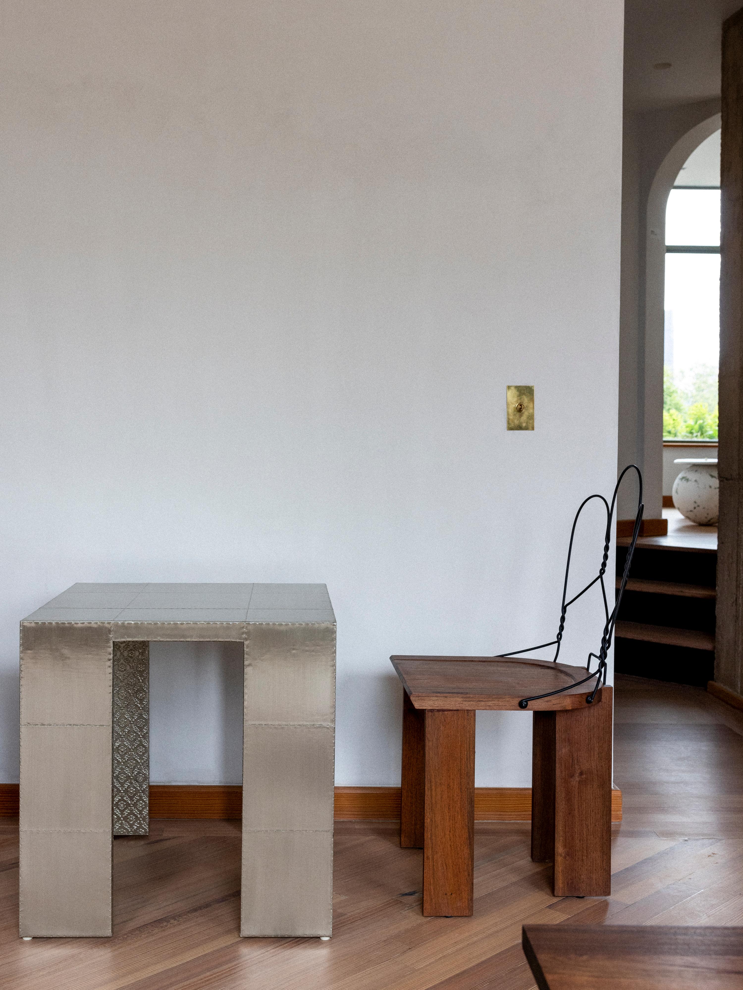 Akar stuhl aus geschwärztem stahl & geöltem teakholz mit polsterung by Evam (Stahl) im Angebot