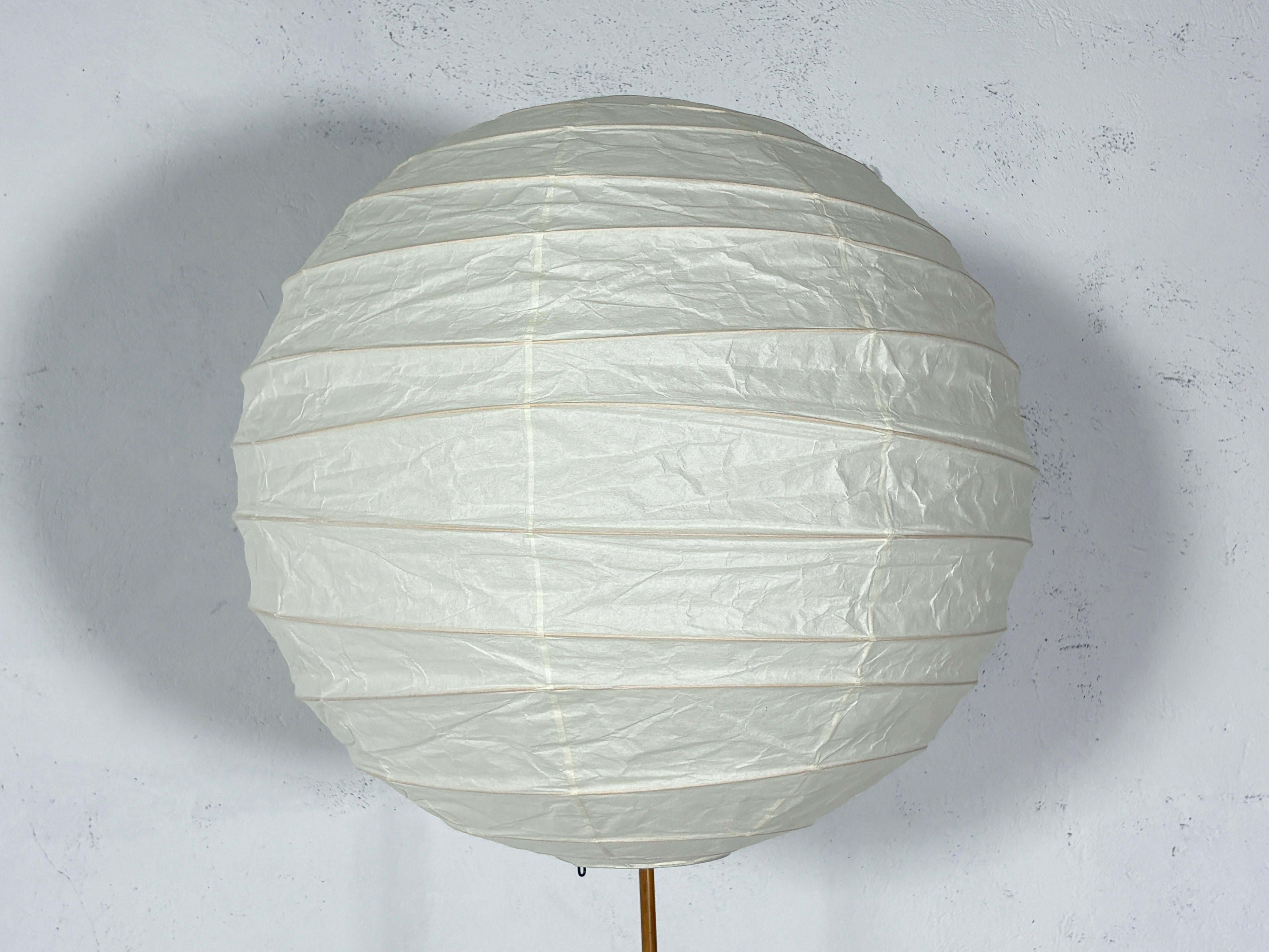 Mid-Century Modern Akari floor lamp bb3 55d designed by Isamu Noguchi For Sale