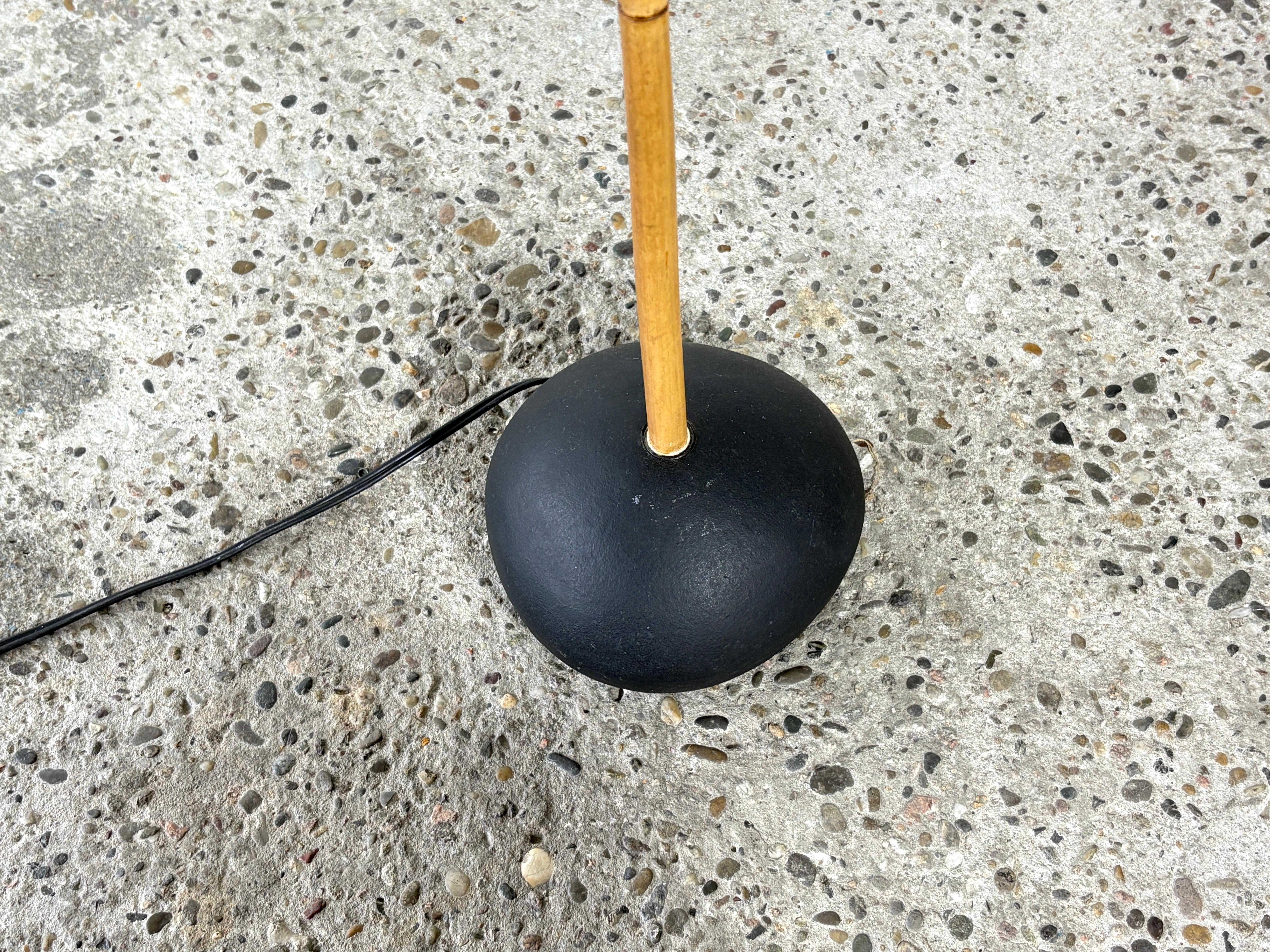 Akari floor lamp bb3 55d designed by Isamu Noguchi For Sale 1