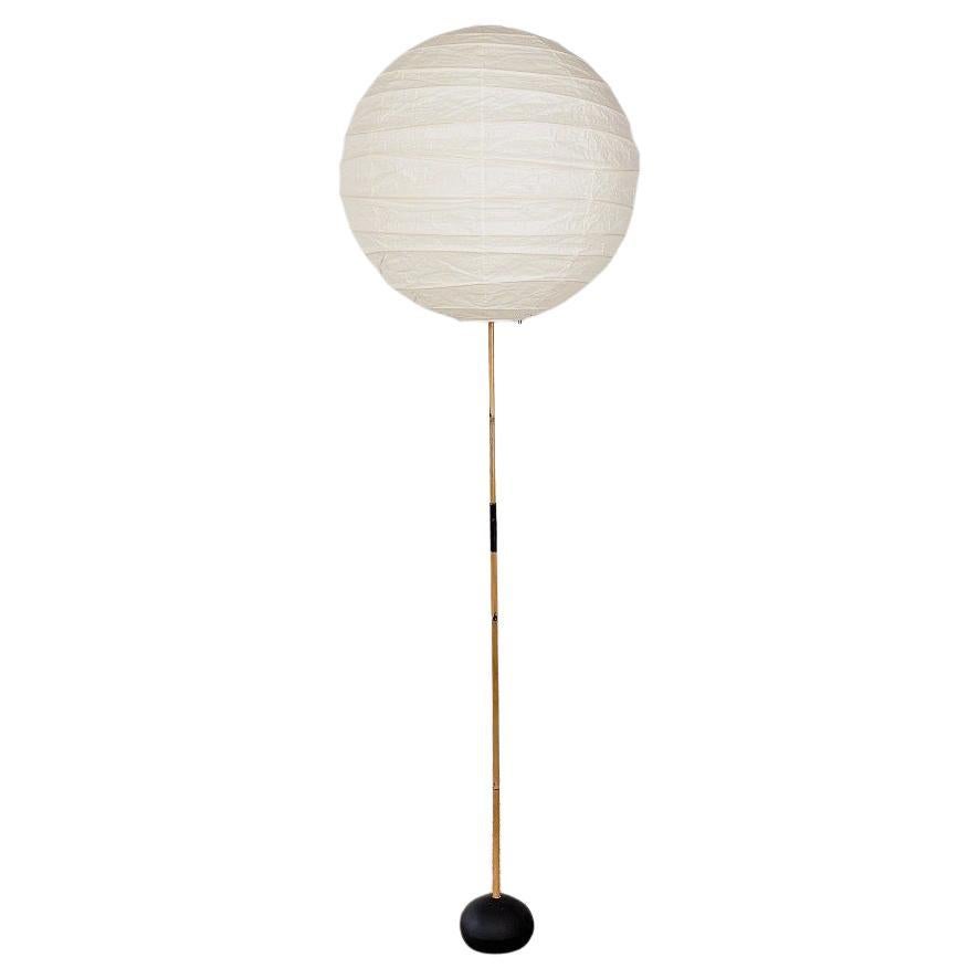 Akari Stehleuchte bb3 55d entworfen von Isamu Noguchi