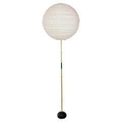 Akari Stehleuchte bb3 55d entworfen von Isamu Noguchi