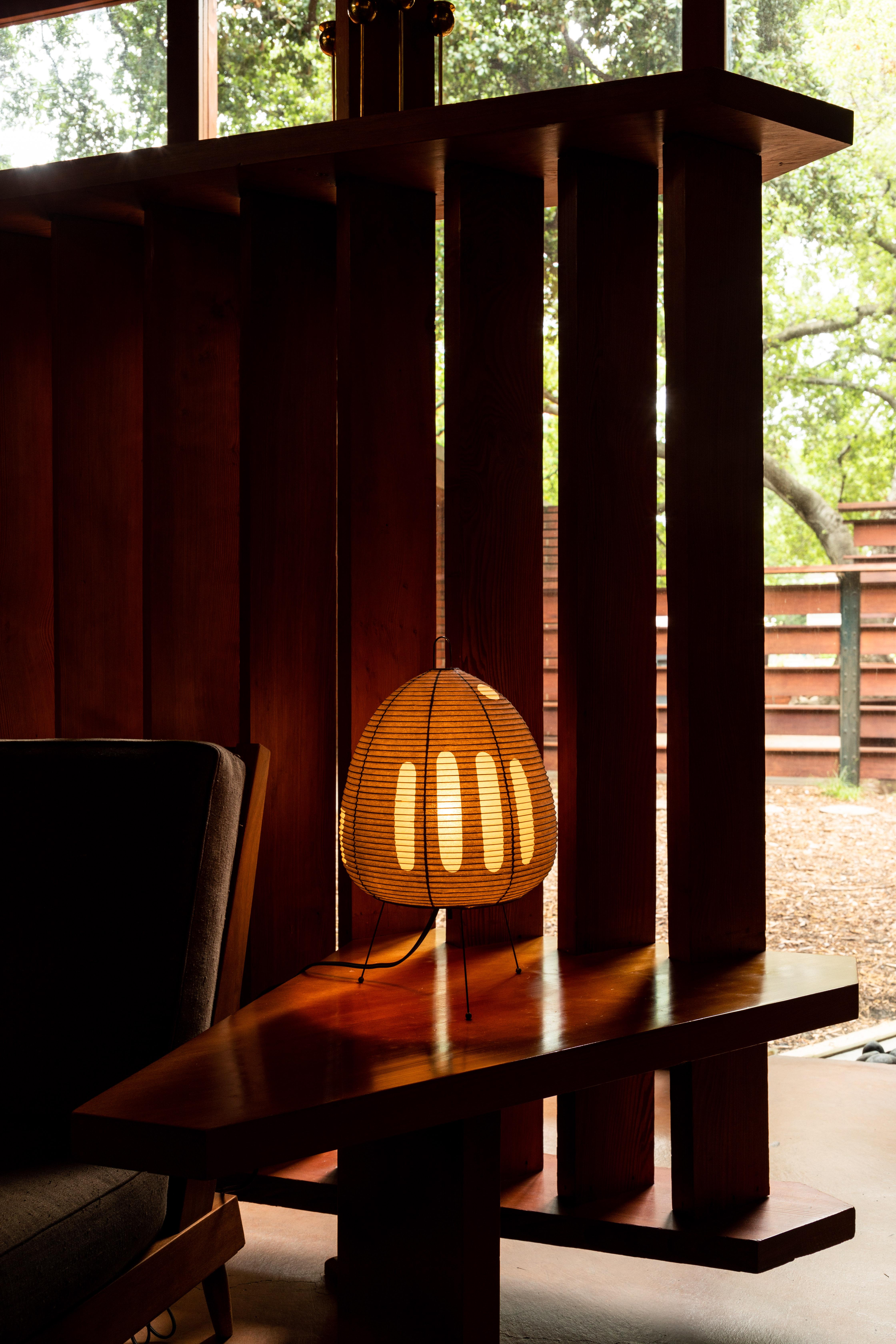 Akari Model 1AG Light Sculpture by Isamu Noguchi In Excellent Condition In Glendale, CA