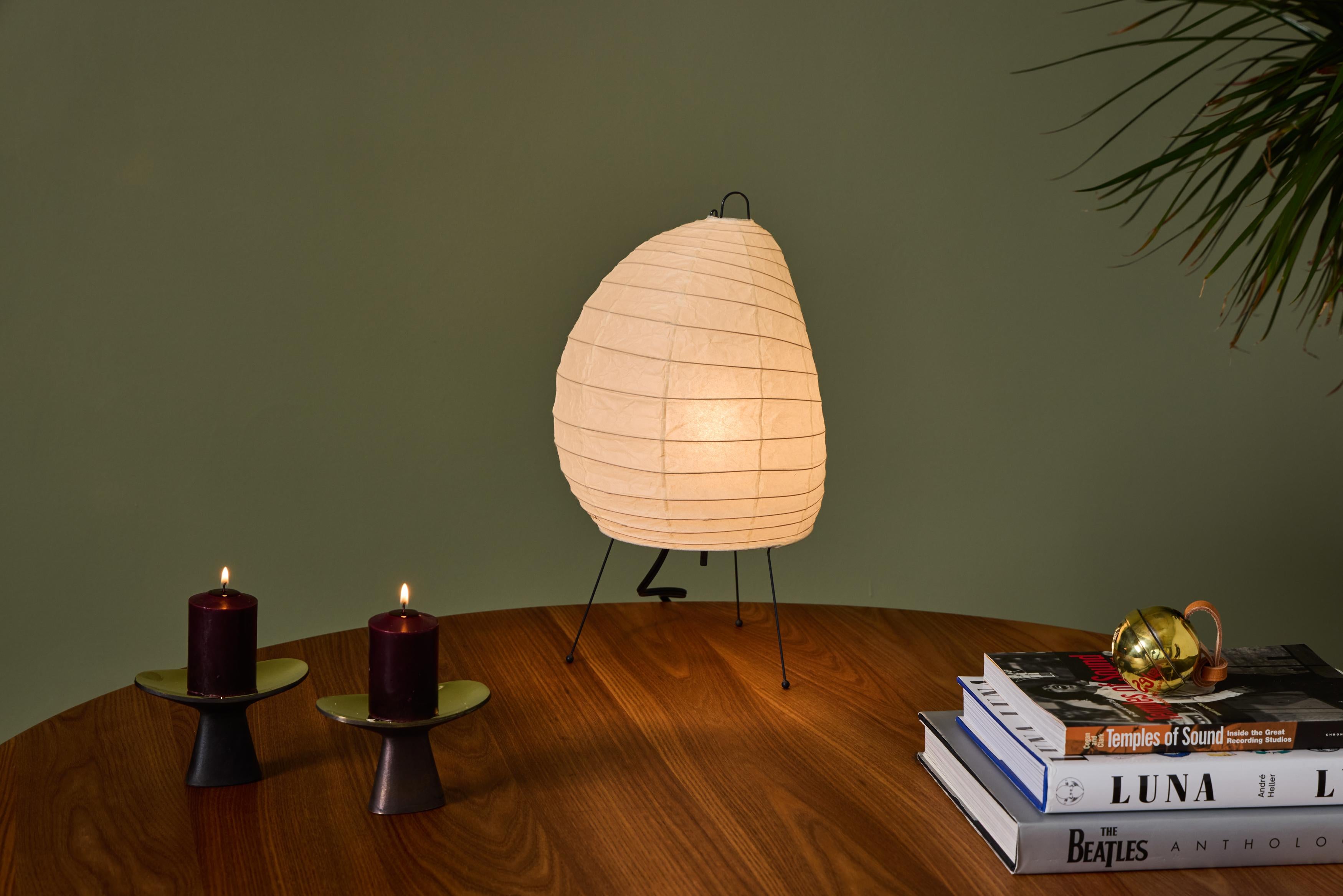 Sculpture lumineuse Akari Modèle 1N d'Isamu Noguchi en vente 3