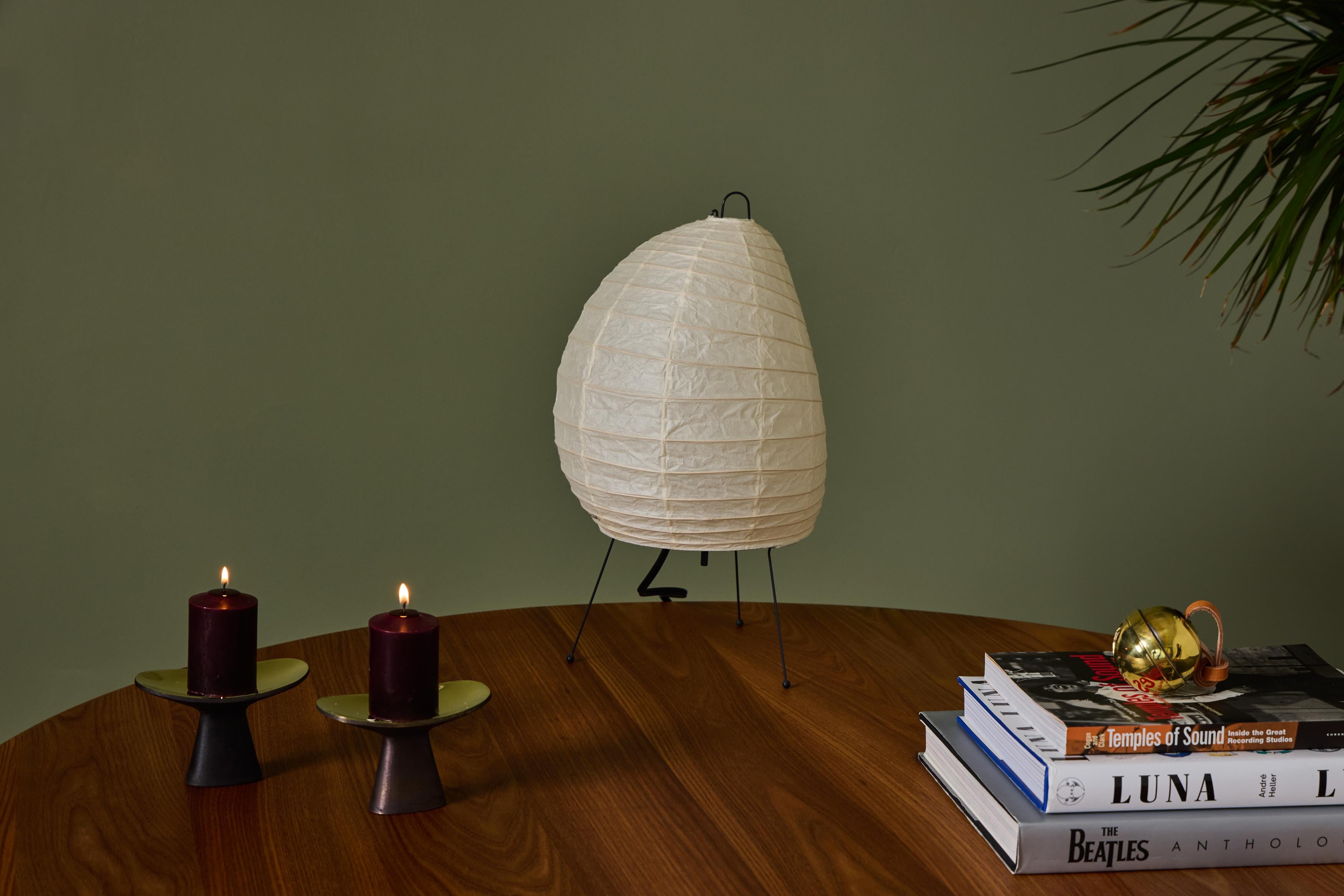 Sculpture lumineuse Akari Modèle 1N d'Isamu Noguchi en vente 4