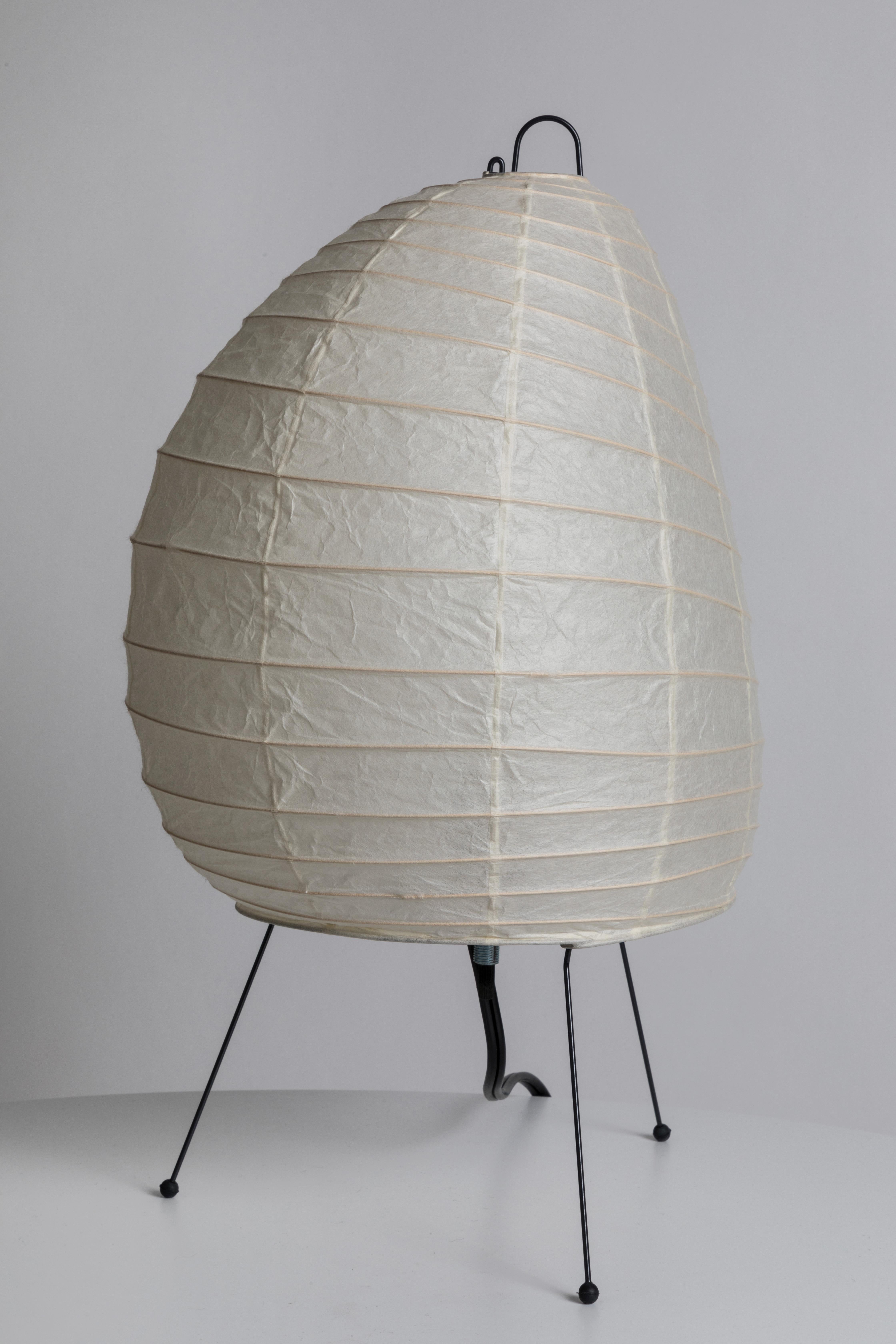 Lichtskulptur „Modell 1N“ von Isamu Noguchi, Isamu Noguchi (Moderne der Mitte des Jahrhunderts) im Angebot