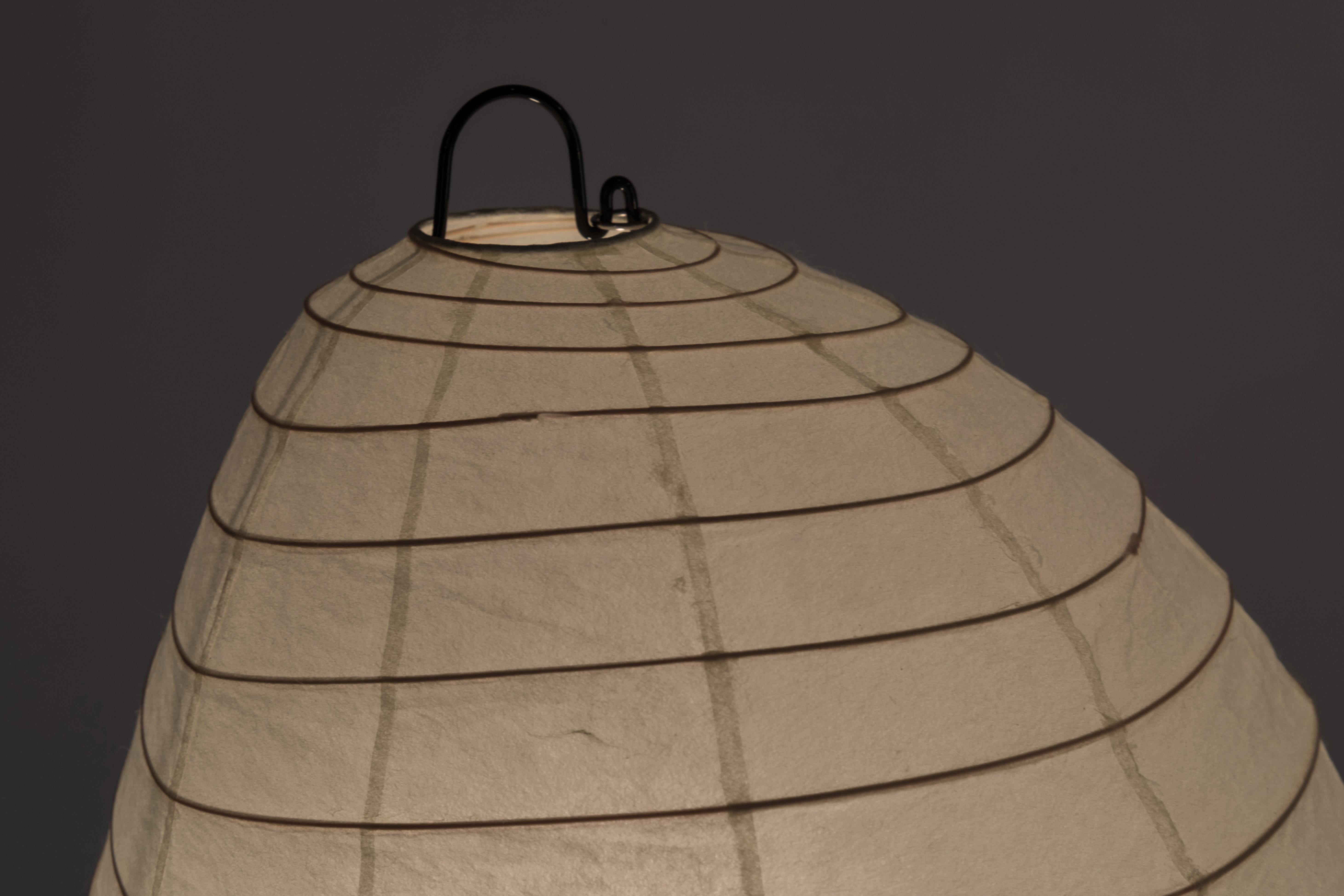 Lichtskulptur „Modell 1N“ von Isamu Noguchi, Isamu Noguchi (Metall) im Angebot
