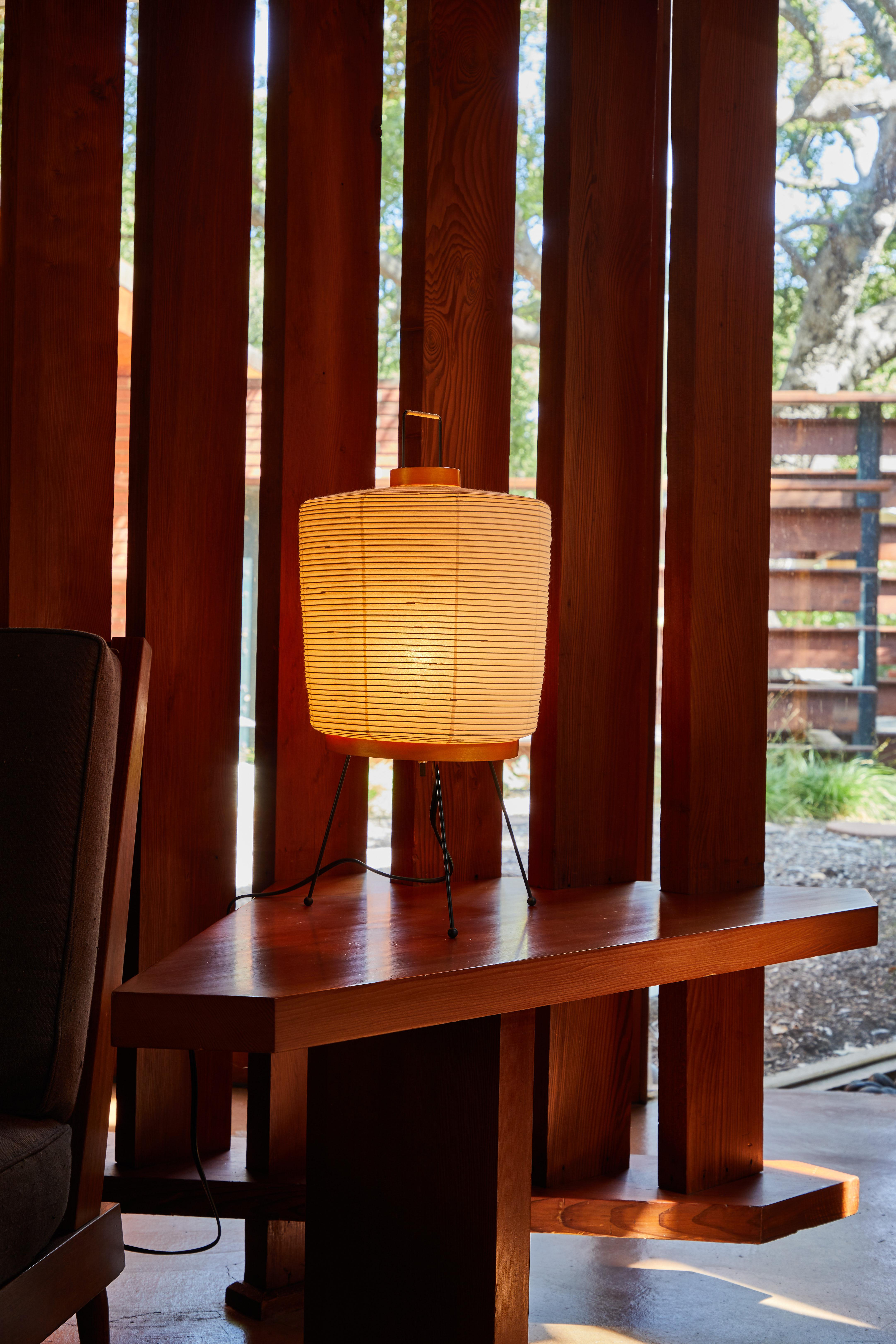 Akari Modell 2A Lichtskulptur von Isamu Noguchi (Moderne der Mitte des Jahrhunderts) im Angebot