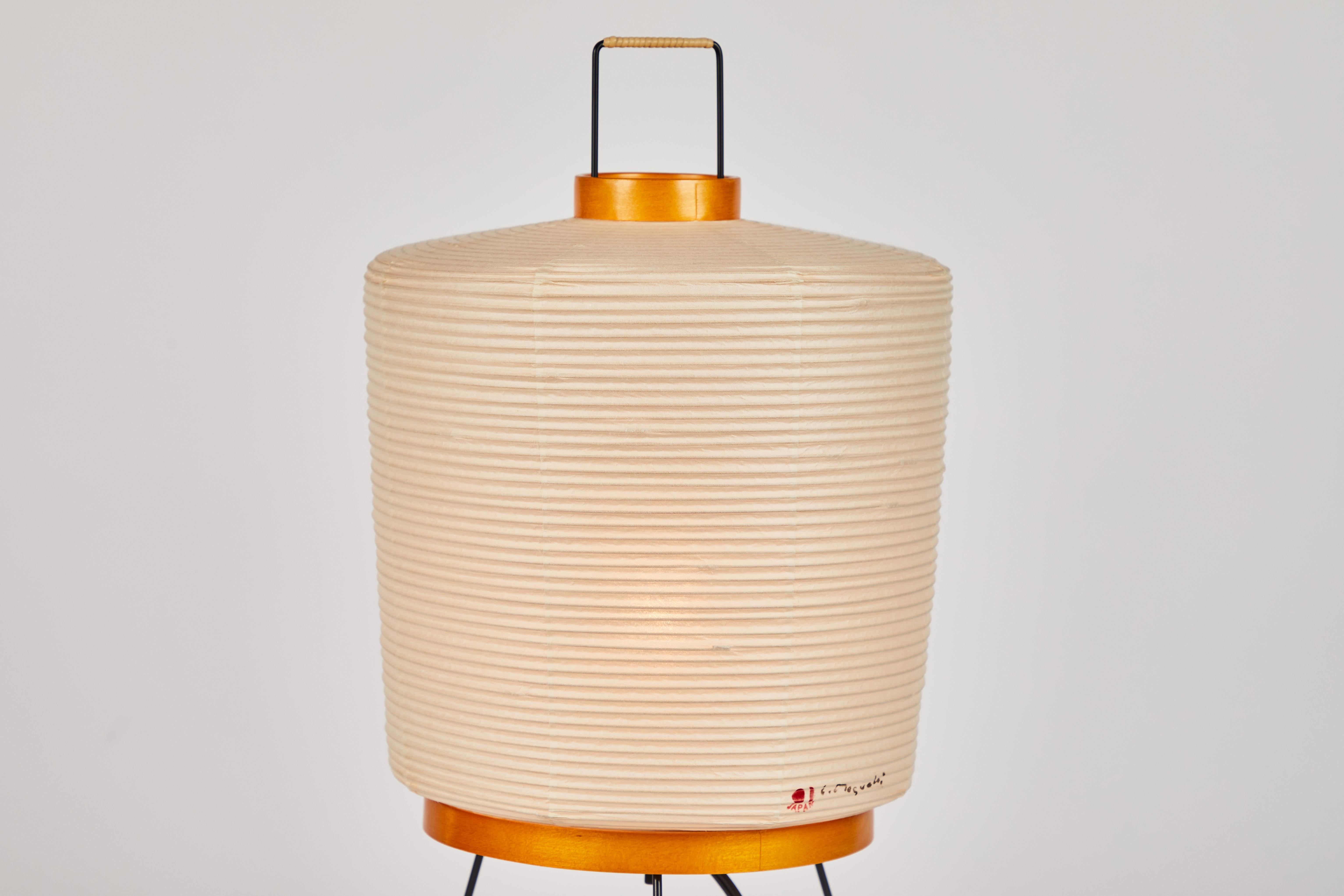 Akari Modell 2A Lichtskulptur von Isamu Noguchi (21. Jahrhundert und zeitgenössisch) im Angebot