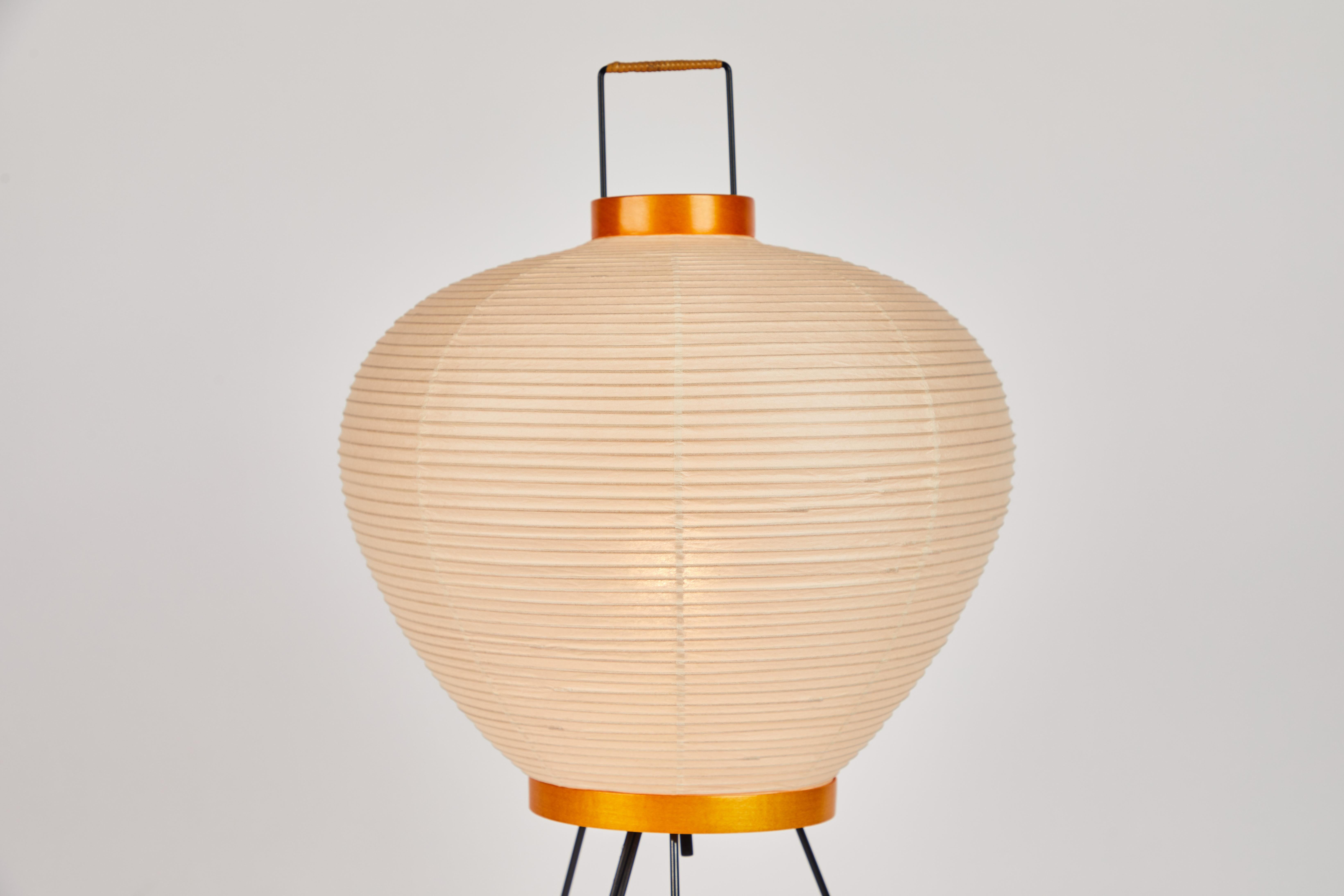 Akari Model 3A Light Sculpture by Isamu Noguchi For Sale 1