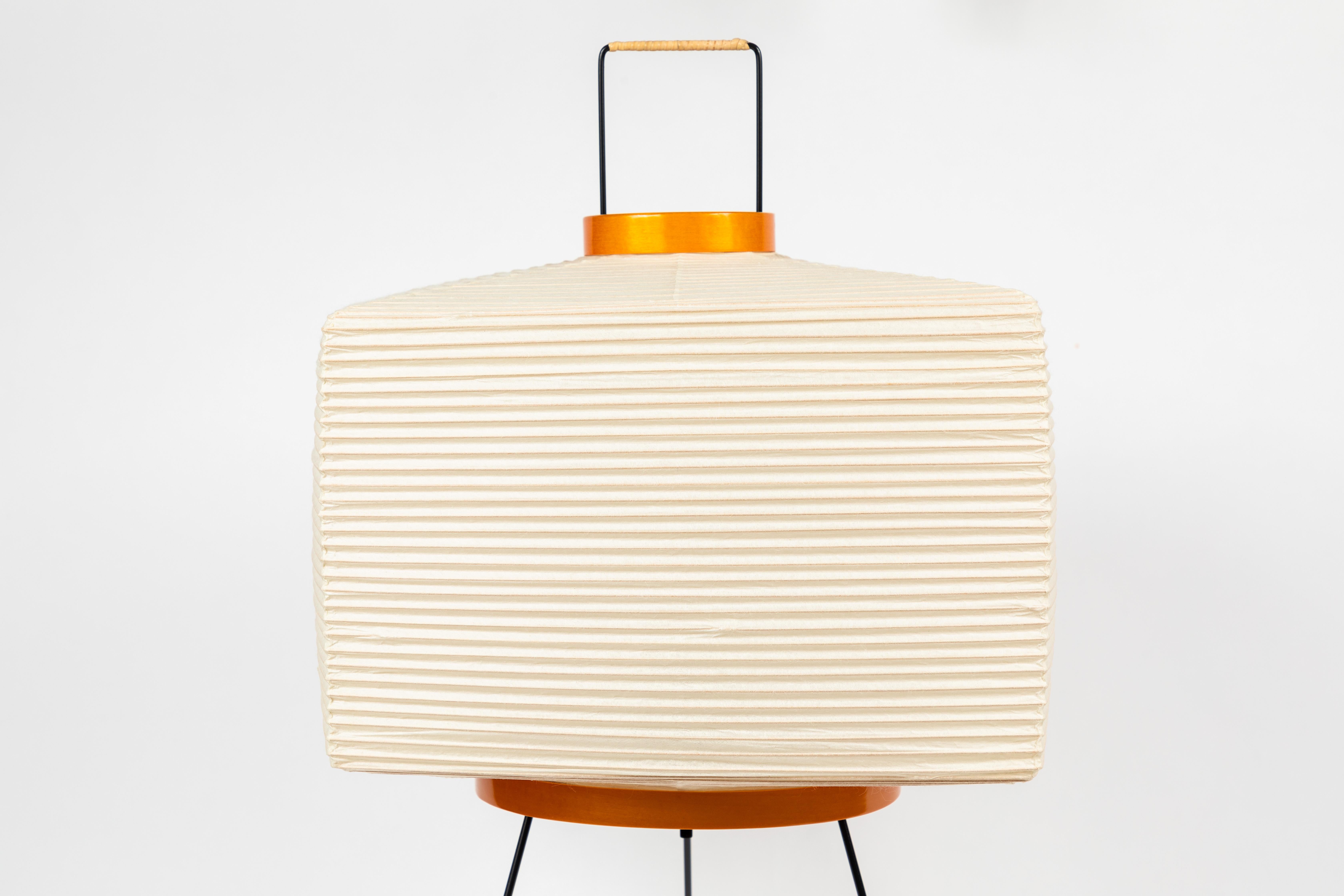 Sculpture lumineuse Akari Modèle 7A d'Isamu Noguchi en vente 4