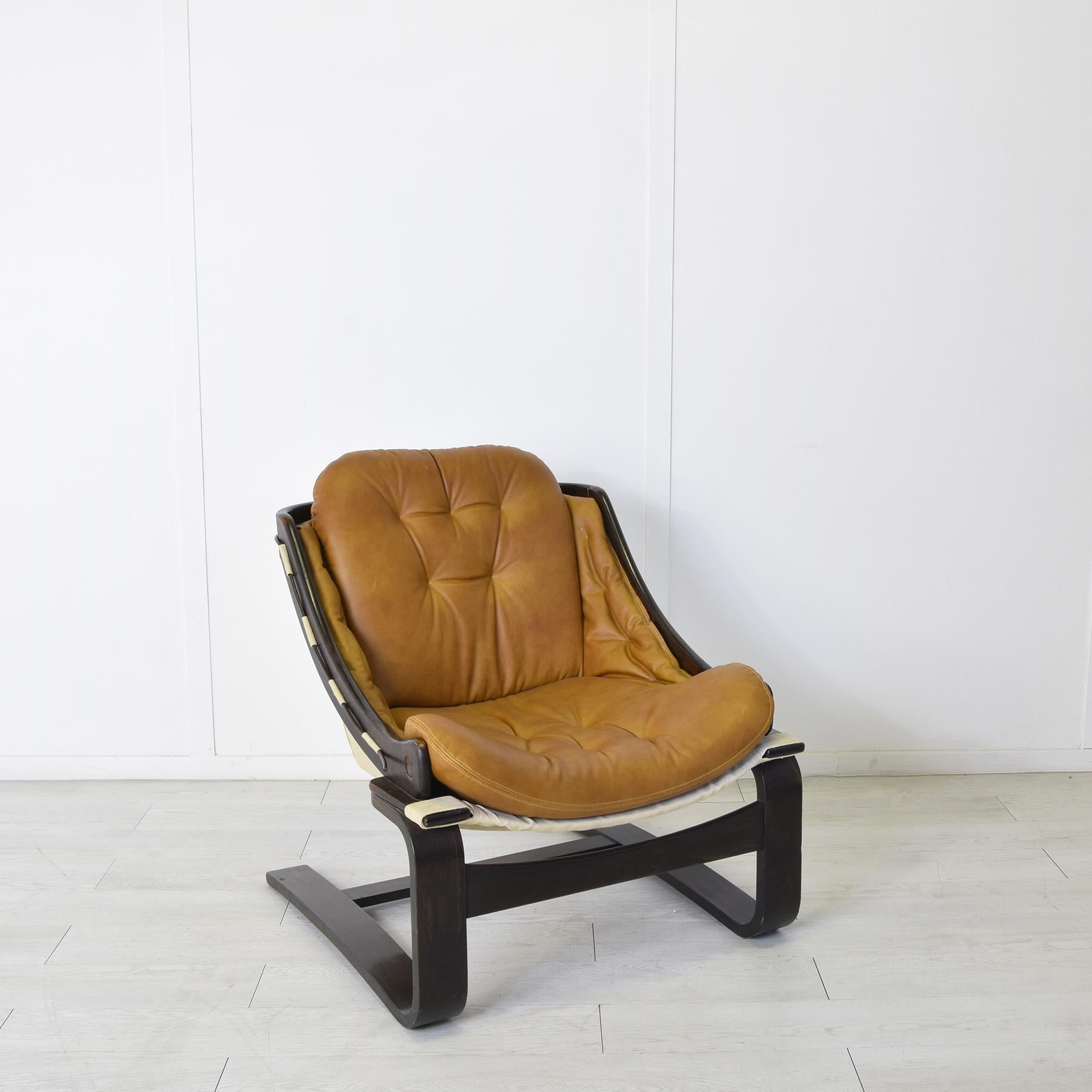 Classic Nordic-style armchair with curved wooden frame and cognac-colored leather seat model Krona designed by Ake Fribytter for Nelo Möbel (Sweden) 1970s.

When you purchase vintage design products on our website, the cost includes secure and