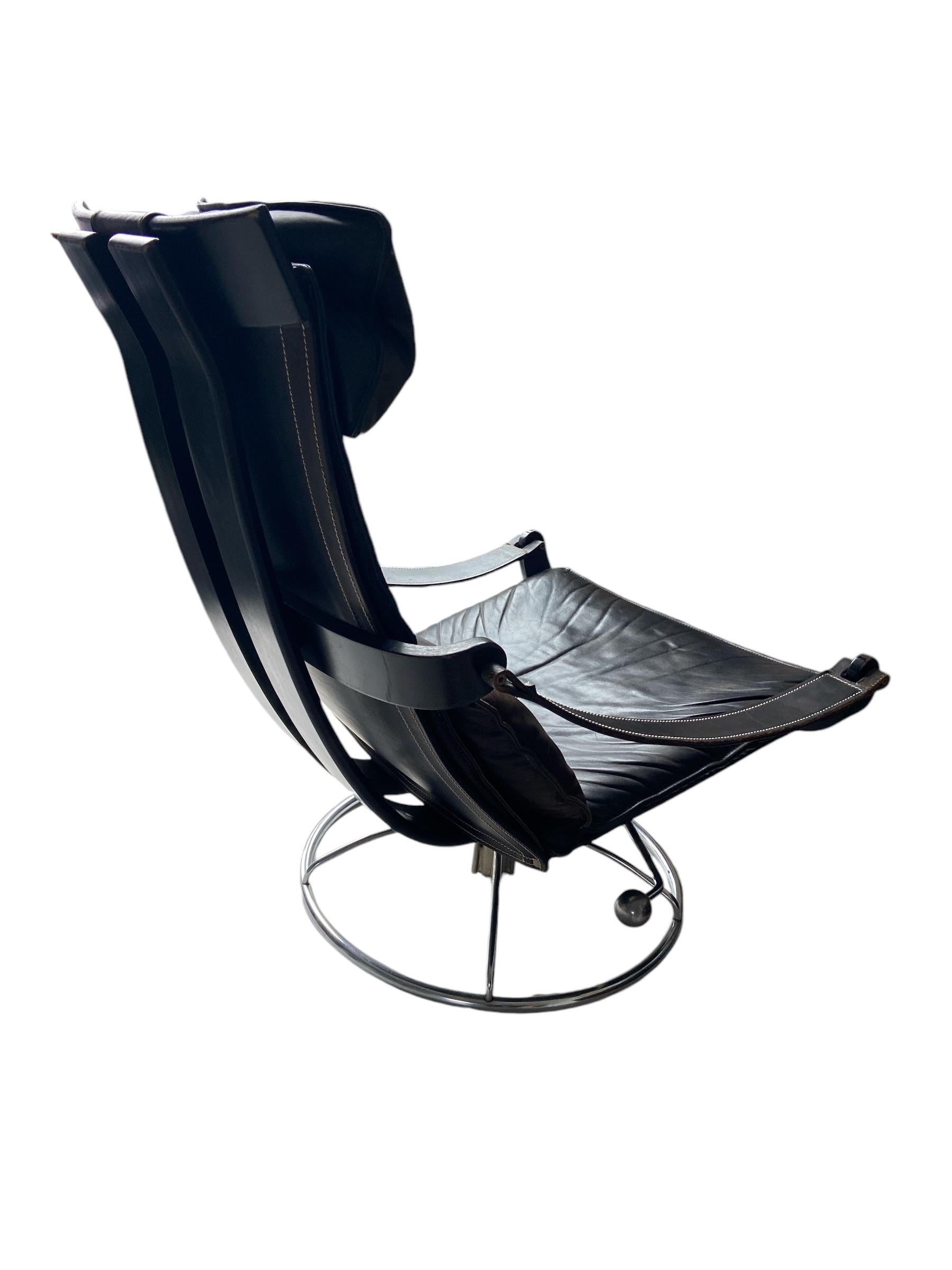 Hand-Crafted Ake Fribytter black leather swivel chair For Sale