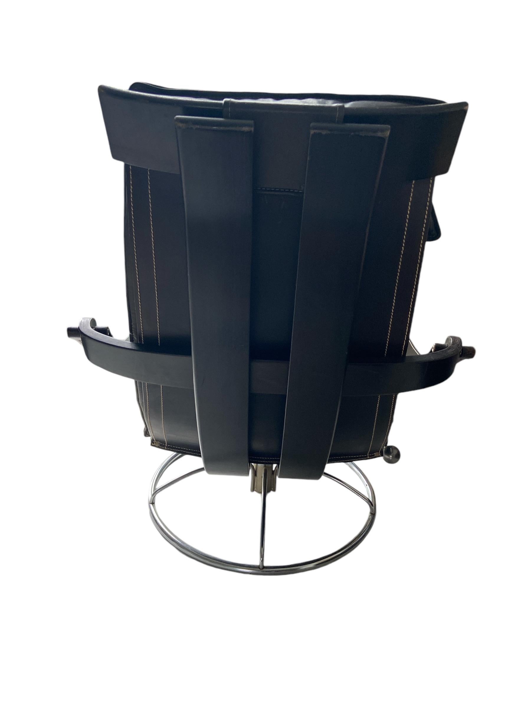 Ake Fribytter black leather swivel chair In Good Condition For Sale In 'S-HERTOGENBOSCH, NL