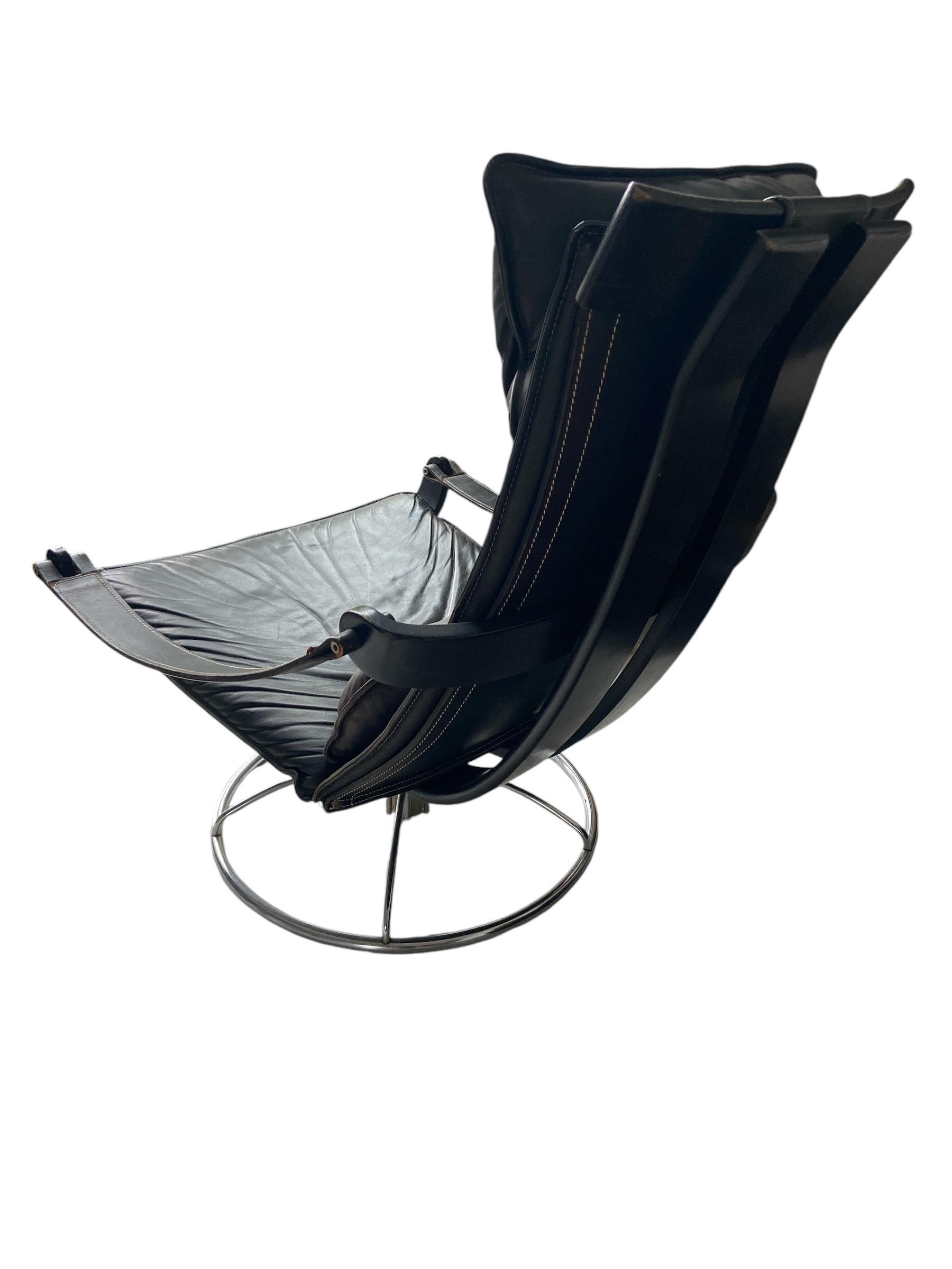 Late 20th Century Ake Fribytter black leather swivel chair For Sale