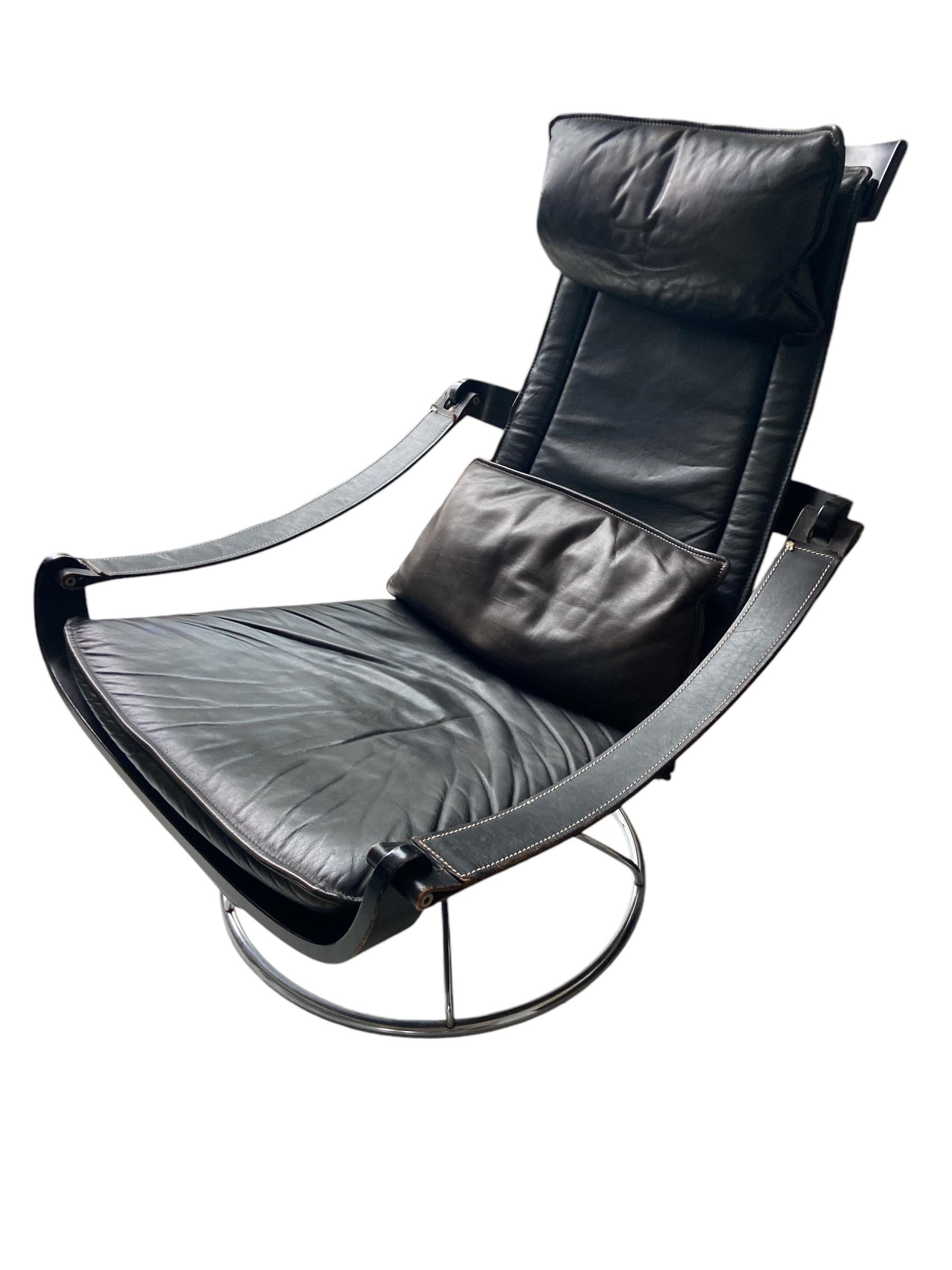 Ake Fribytter black leather swivel chair For Sale 1