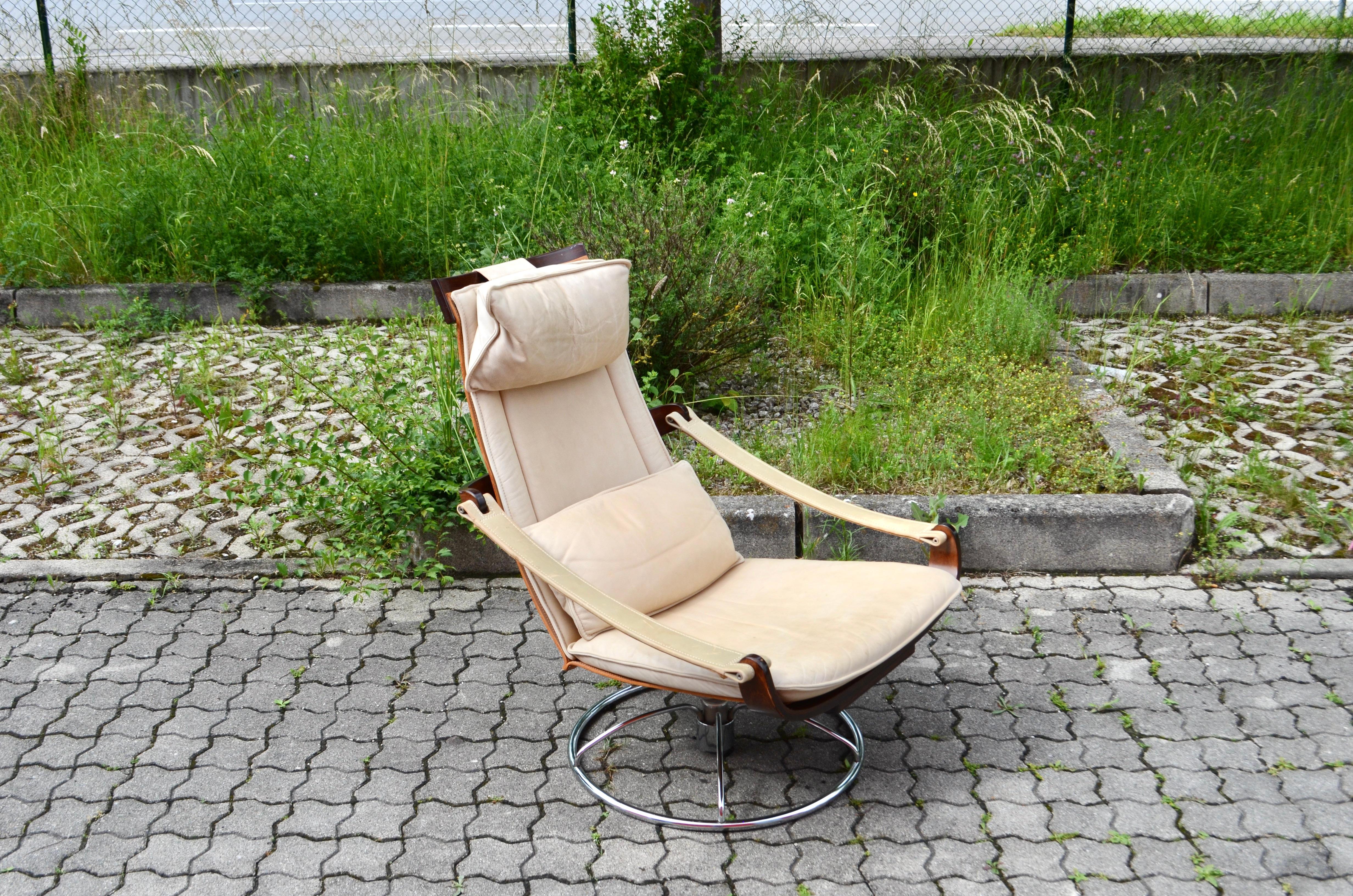 Swedish Ake Fribytter for NELO Sweden Swivel Leather Lounge Chair Cognac For Sale