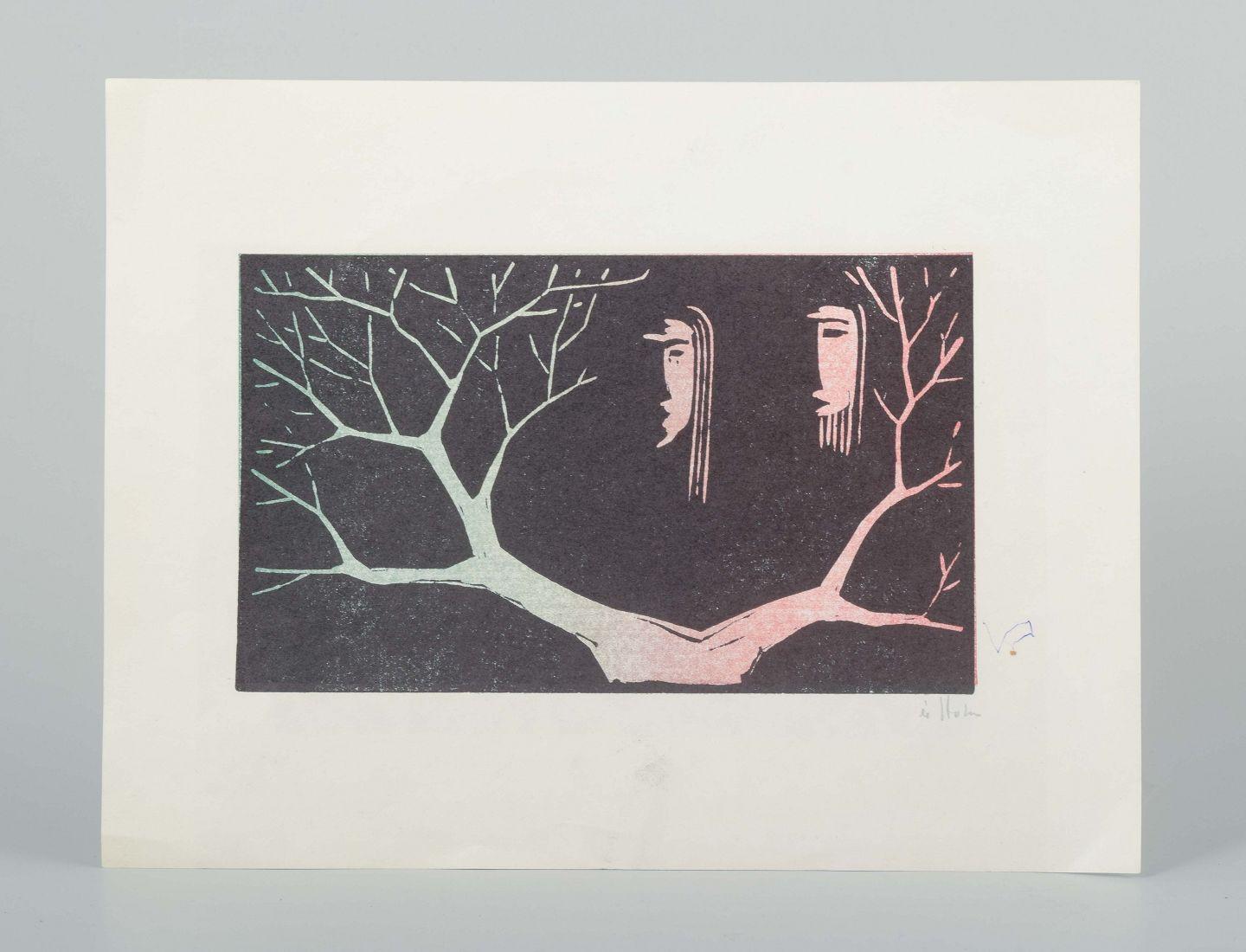 Åke Holm, Schweden.
Kolorierter Holzschnitt, der zwei stilisierte Gesichter zeigt, die von sich über die Komposition ausbreitenden Ästen umrahmt werden. 
Gedruckt in gedämpften Grün- und Rosatönen vor einem dunklen Hintergrund, was einen poetischen