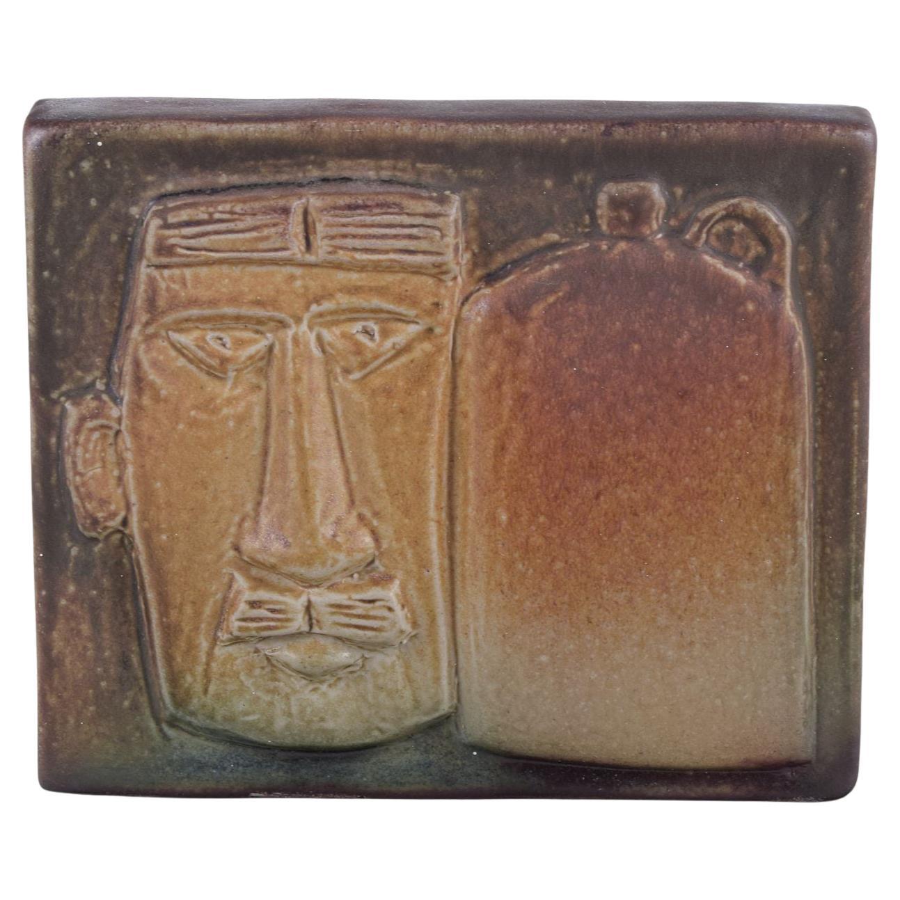 Åke Holm, ceramista svedese. Studio proprio. Rilievo murale unico in terracotta.