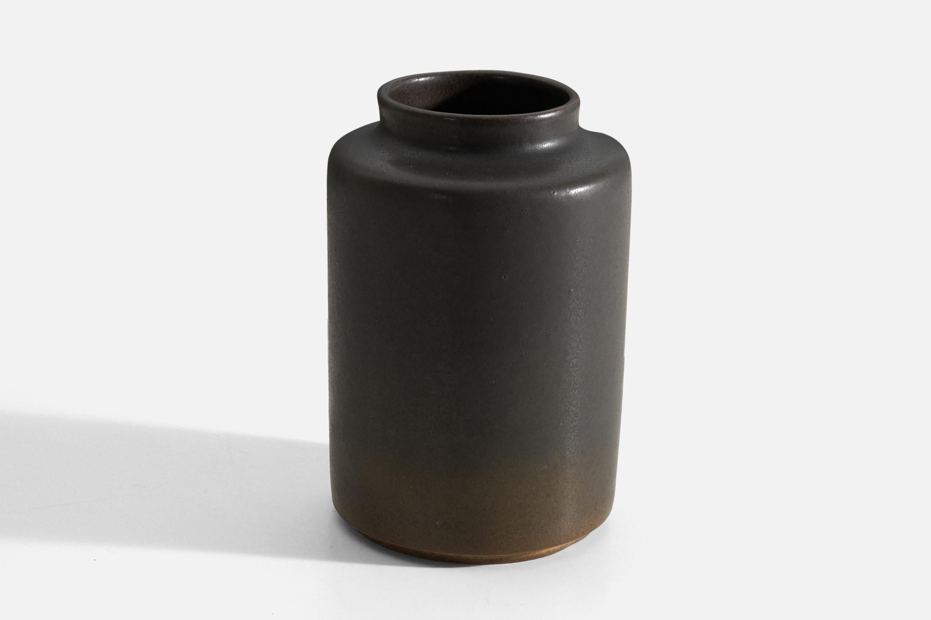 Mid-20th Century Åke Holm, Vase, Grey and Brown-Glazed Stoneware, Sweden, C. 1960s For Sale