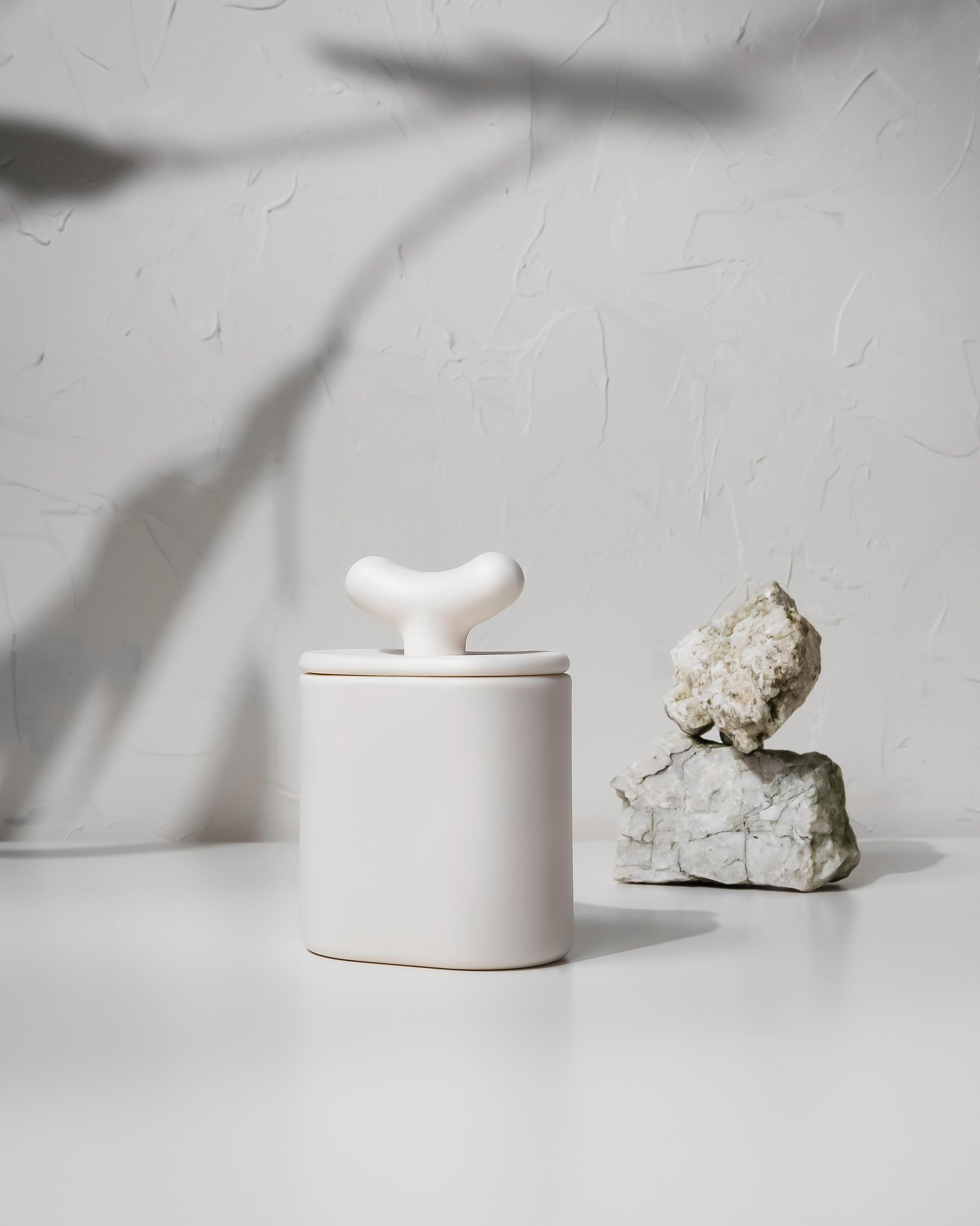 Akebia - minimalist ceramic container, Parian porcelain. The Japanese fruit of Akebia inspires the handle shape.

A collection inspired by nature and classical forms.

Parian porcelain vessels, unglazed.

• 160 g natural soy wax

• app 30 h burn