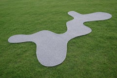 Tapis AKI, gris de forme organique
