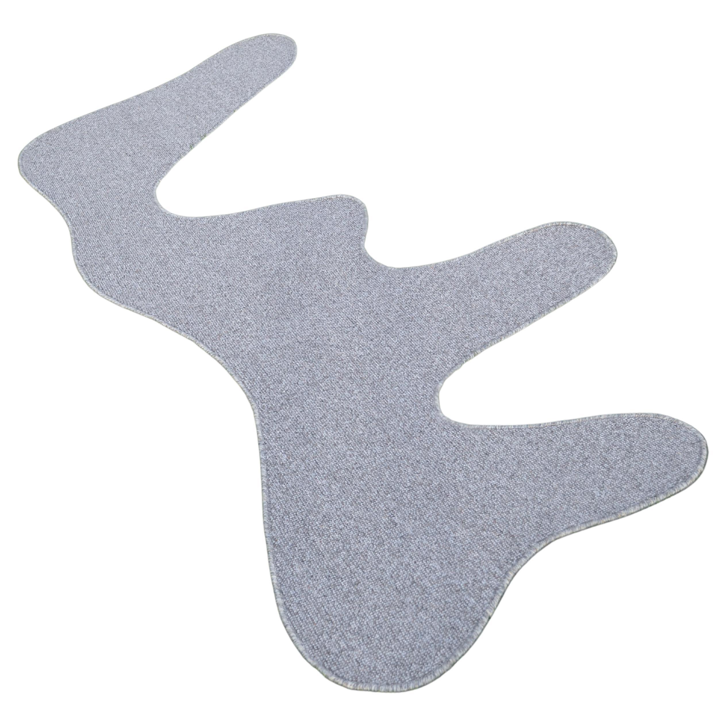 Tapis AKI C, tapis gris de forme organique