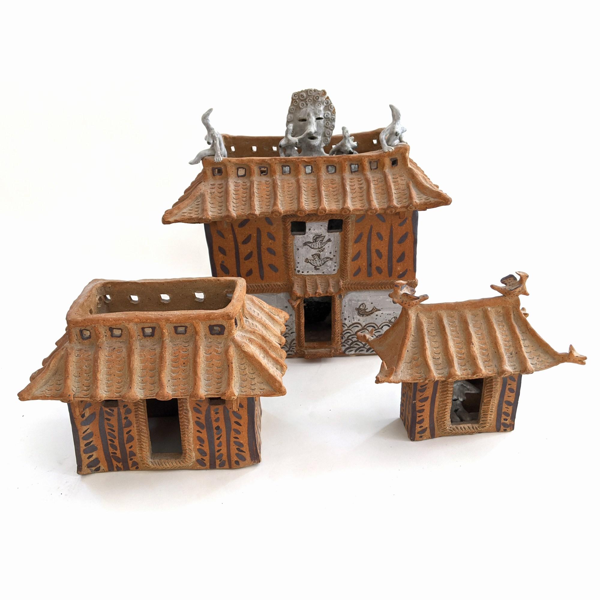 3 Tier House with Women inside - Modern Sculpture by Akio Takamori