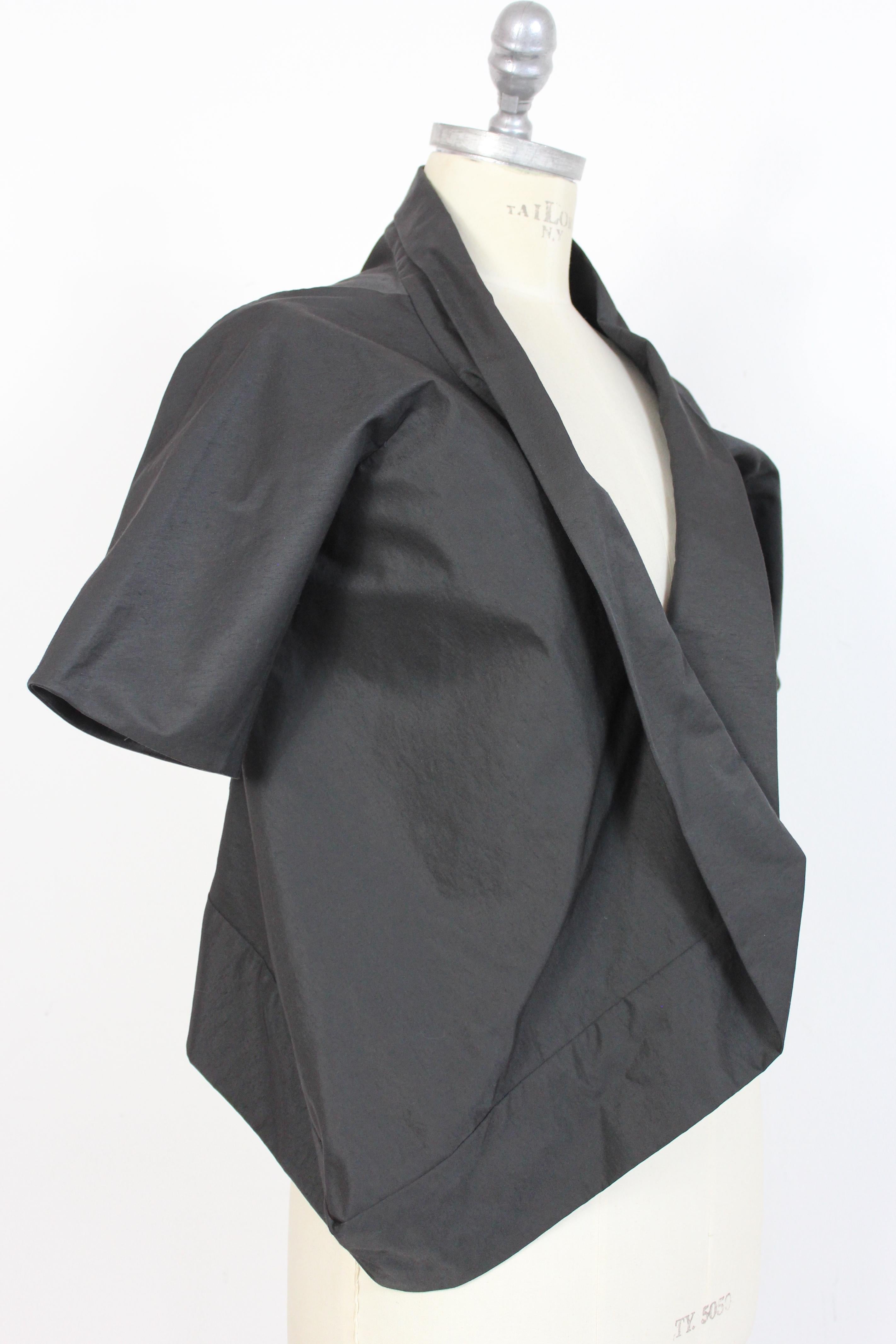 Akira Chaqueta Bolero Asimétrica de Seda Negra de Noche 1