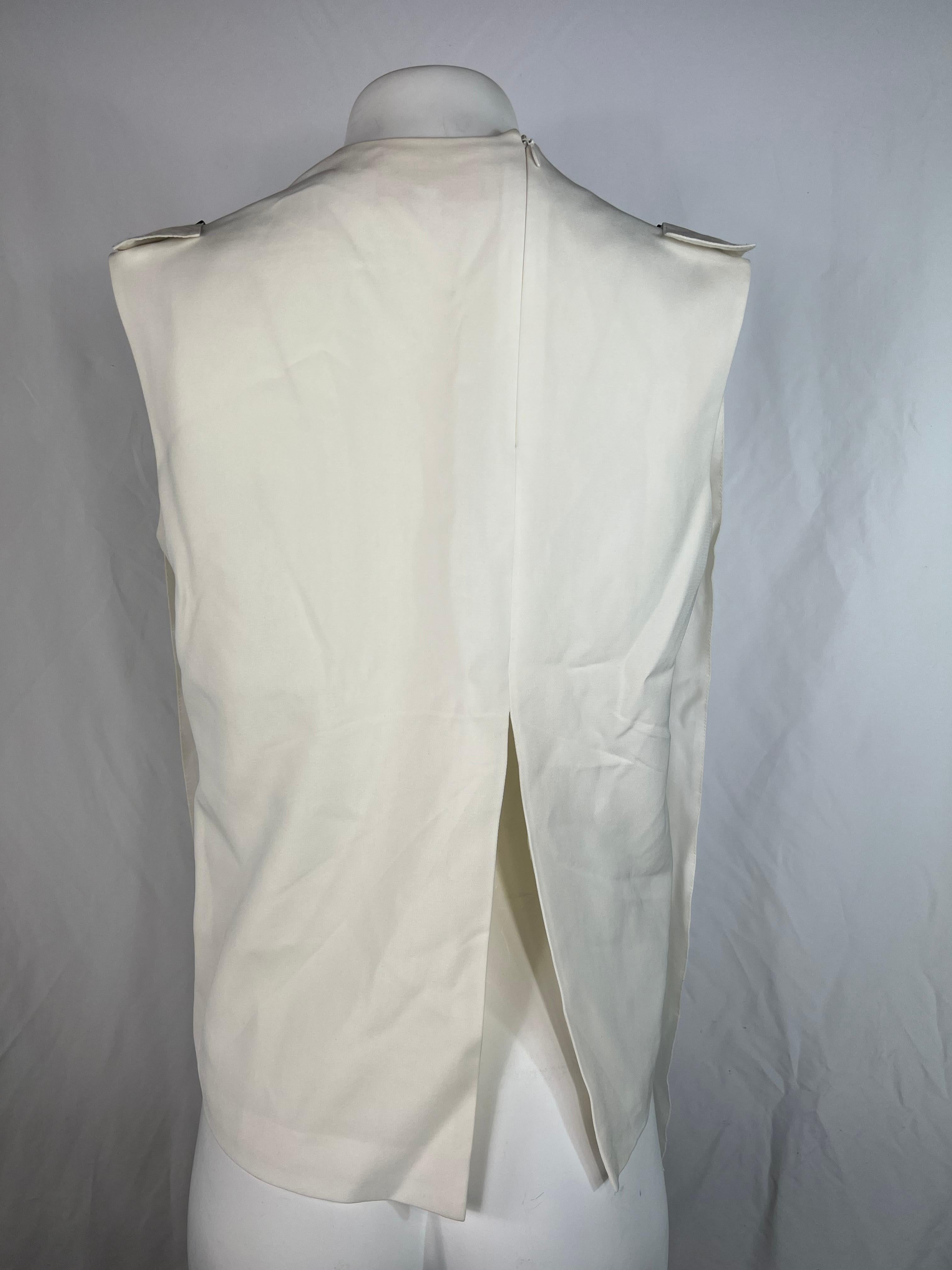 Women's Akira Naka  White Top Blouse, Size 3 For Sale