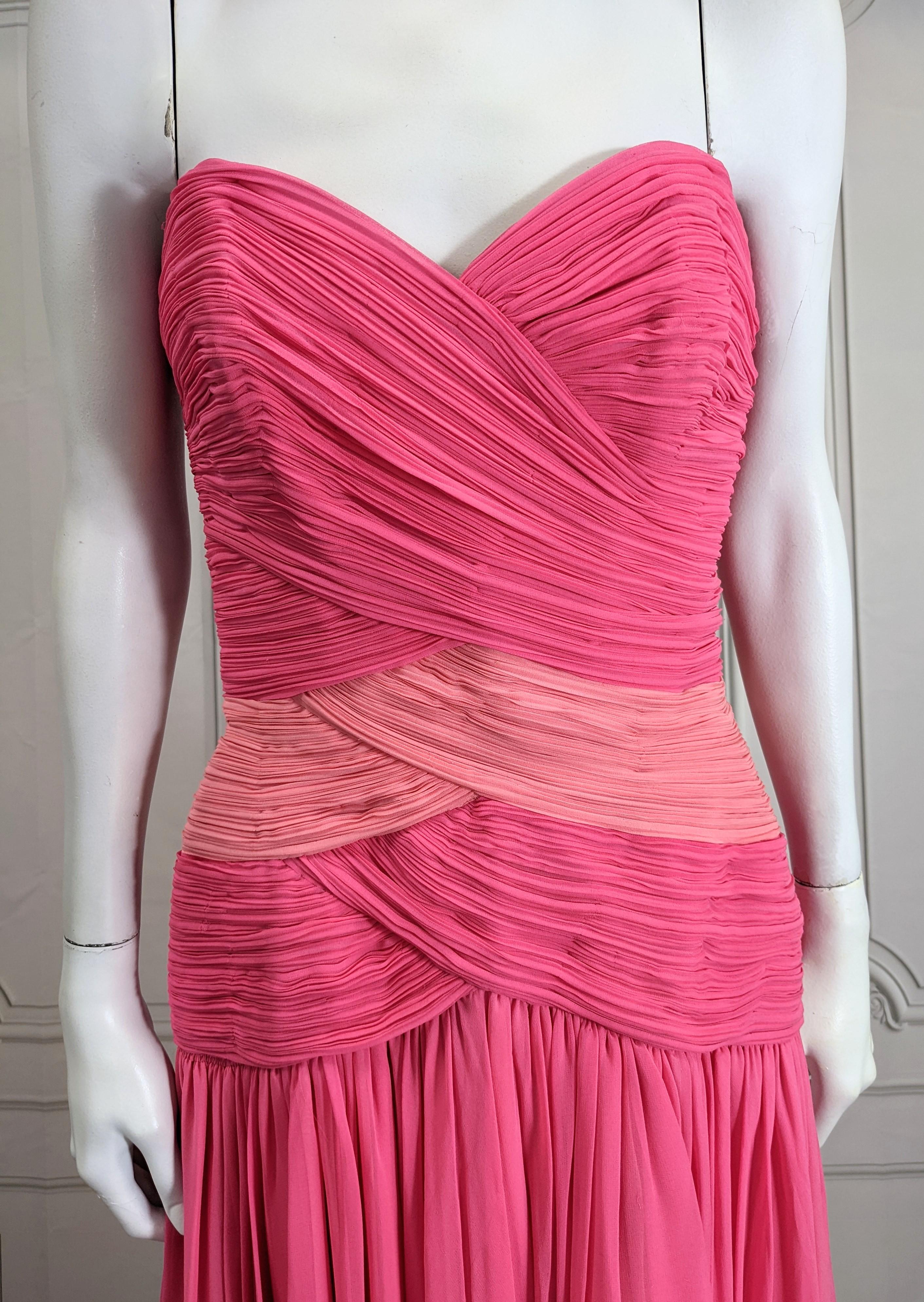 Akira Rosa Seidenchiffon-Kleid mit Drapierung (Pink) im Angebot