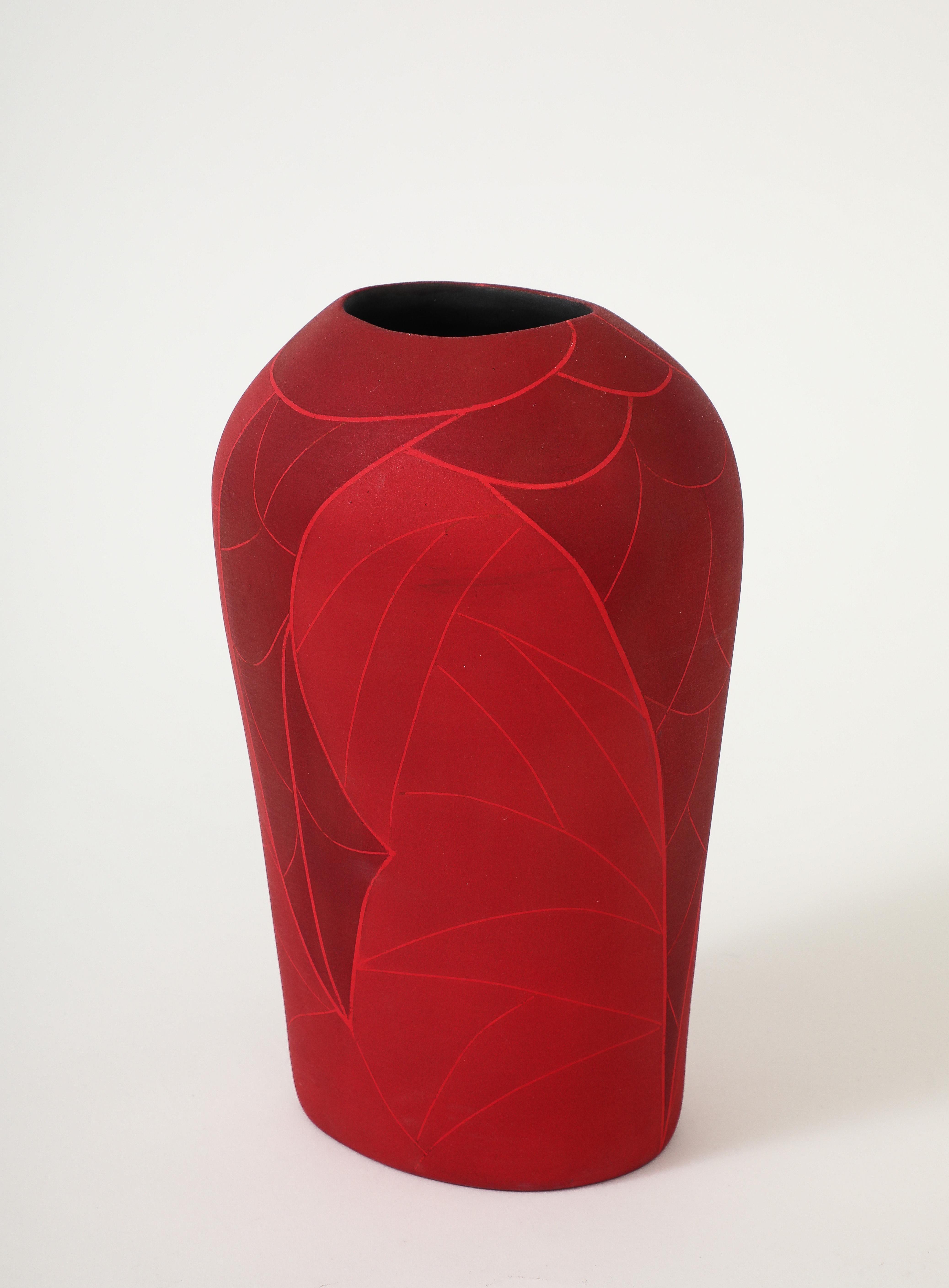 Porcellana Akira Yamada, Burning Red Vessel no. 3 (猩々緋彩器 no. 3), 2024 in vendita