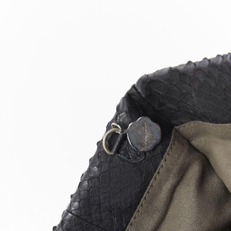 AKKESOIR schwarze, echte, großformatige, rechteckige Clutch-Tasche aus Leder im Angebot 3