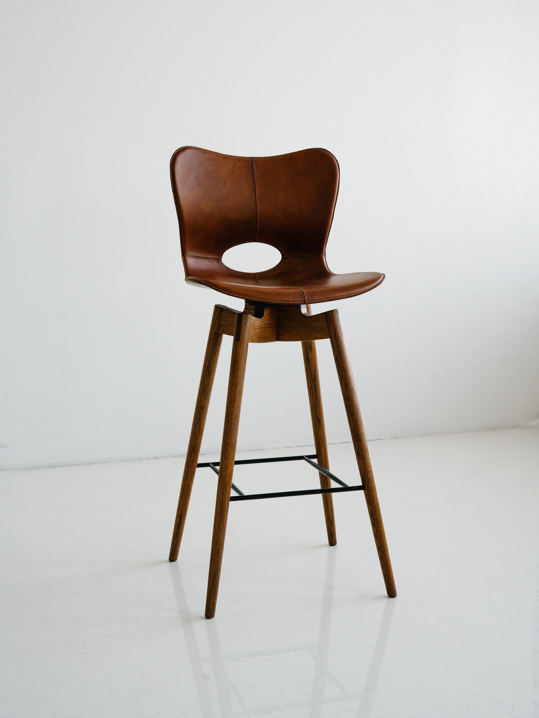 AKMD Lariat Bar Stool in leather For Sale 2