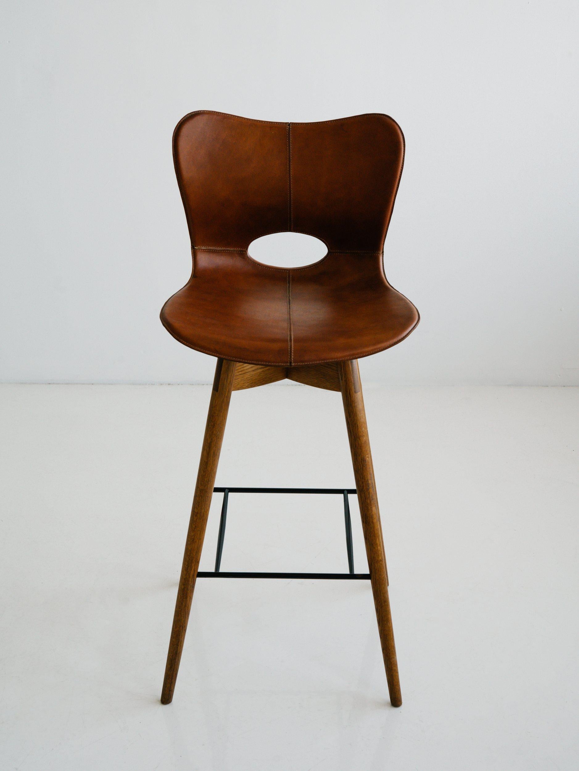 AKMD Lariat Bar Stool in leather For Sale 3