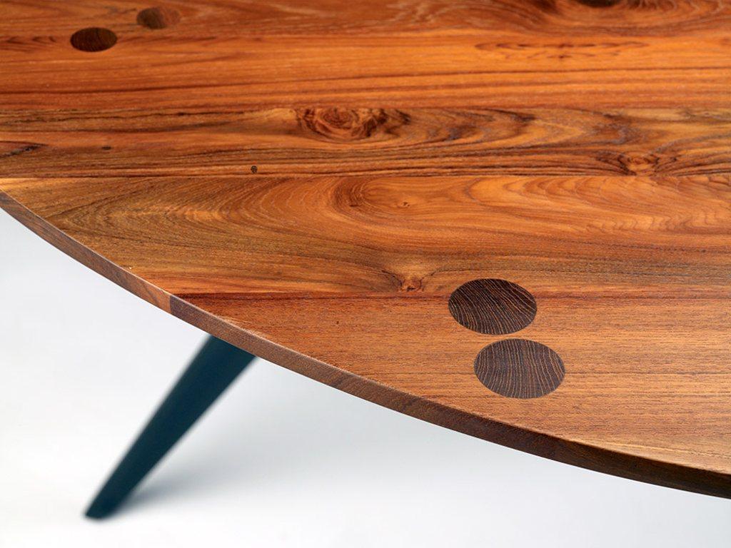 Moulage Table de salle à manger AKMD Soho en métal moulé avec plateau en bois (fabriqué sur commande) en vente
