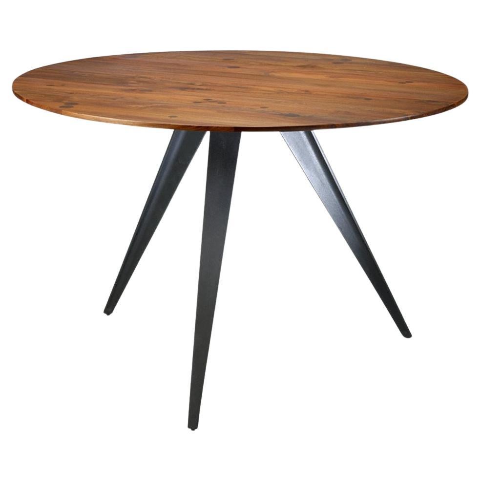 Table de salle à manger AKMD Soho en métal moulé avec plateau en bois (fabriqué sur commande) en vente