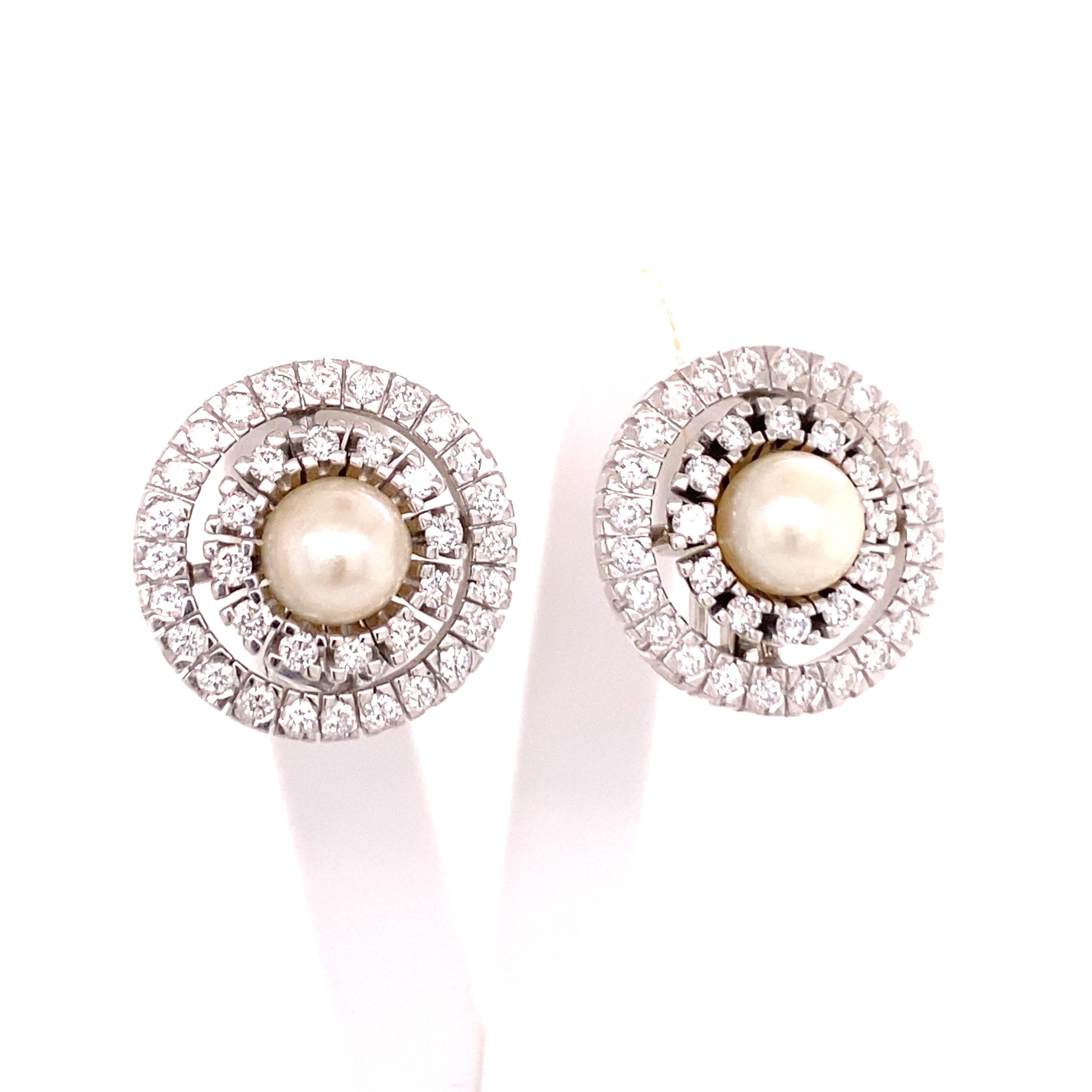 This classic and elegant pair of earclips features two round Akoya cultured pearls of approximately 7.7 mm in diameter. Each cultured pearl is surrounded by a double entourage, set with a total of 72 brilliant-cut diamonds of G/H colour and vs